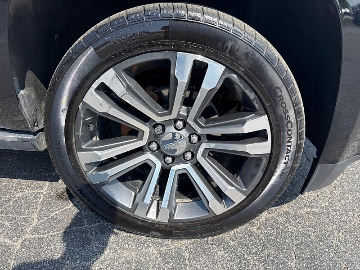 2018 BLACK /BLACK GMC Yukon Denali 4WD (1GKS2CKJ1JR) with an 6.2L V8 OHV 16V engine, 10A transmission, located at 3304 Woodville Road, Northwood, OH, 43619, (419) 210-8019, 41.612694, -83.480743 - Your #1 Destination for Auto Loans and mdash;No Matter Your Credit!At our dealership, we believe everyone deserves the opportunity to drive their dream car and mdash;whether you have good credit, bad credit, or no credit at all. With a wide selection of hundreds of cars, trucks, and SUVs, you'll fin- Photo#19