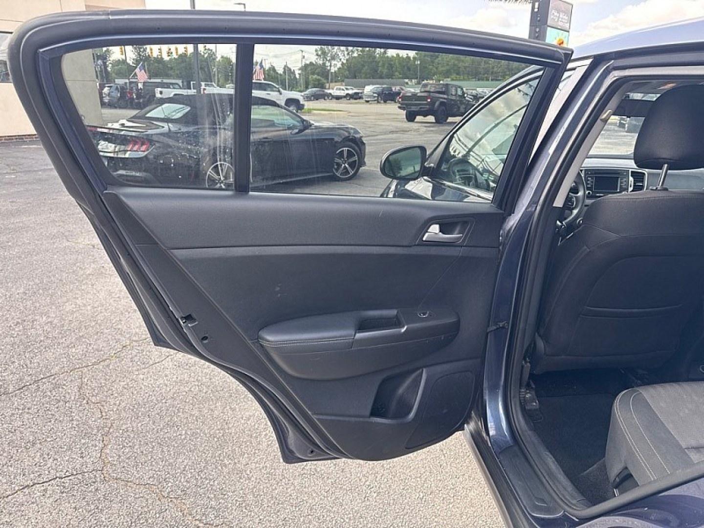 2017 BLUE /BLACK Kia Sportage LX AWD (KNDPMCAC8H7) with an 2.4L V6 DOHC 24V engine, 6A transmission, located at 3304 Woodville Road, Northwood, OH, 43619, (419) 210-8019, 41.612694, -83.480743 - Your #1 Destination for Auto Loans and mdash;No Matter Your Credit!At our dealership, we believe everyone deserves the opportunity to drive their dream car and mdash;whether you have good credit, bad credit, or no credit at all. With a wide selection of hundreds of cars, trucks, and SUVs, you'll fin- Photo#10