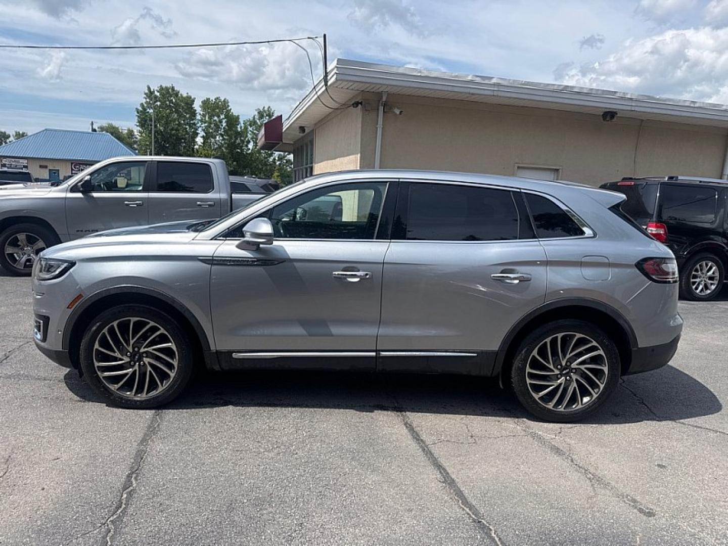 2020 SILVER /BLACK Lincoln Nautilus Reserve AWD (2LMPJ8K98LB) with an 2.0L L4 DOHC 16V engine, 6A transmission, located at 3304 Woodville Road, Northwood, OH, 43619, (419) 210-8019, 41.612694, -83.480743- Photo#1