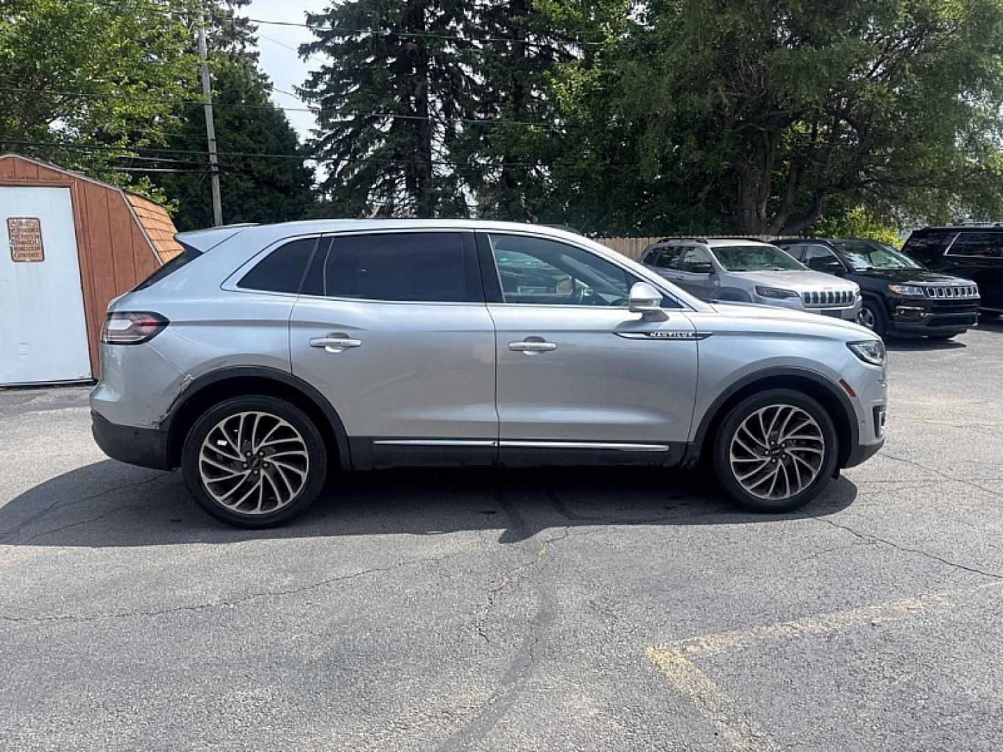 2020 SILVER /BLACK Lincoln Nautilus Reserve AWD (2LMPJ8K98LB) with an 2.0L L4 DOHC 16V engine, 6A transmission, located at 3304 Woodville Road, Northwood, OH, 43619, (419) 210-8019, 41.612694, -83.480743- Photo#5