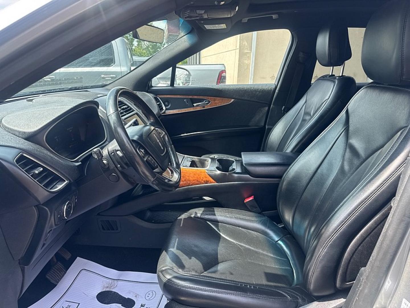 2020 SILVER /BLACK Lincoln Nautilus Reserve AWD (2LMPJ8K98LB) with an 2.0L L4 DOHC 16V engine, 6A transmission, located at 3304 Woodville Road, Northwood, OH, 43619, (419) 210-8019, 41.612694, -83.480743- Photo#9