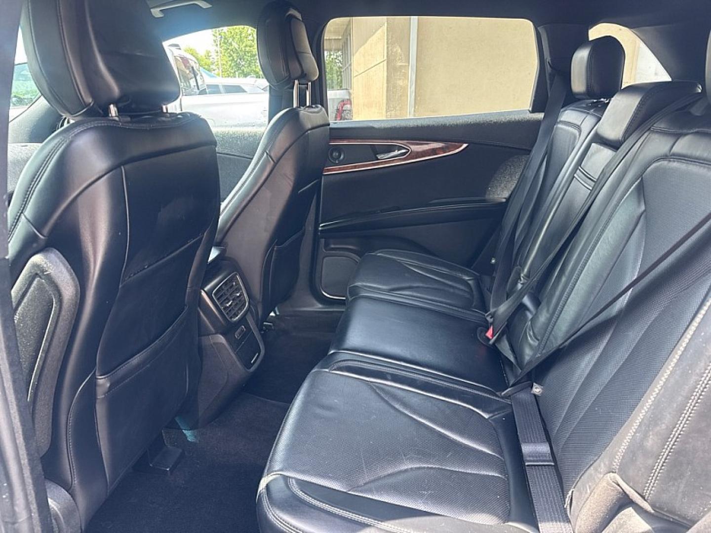 2020 SILVER /BLACK Lincoln Nautilus Reserve AWD (2LMPJ8K98LB) with an 2.0L L4 DOHC 16V engine, 6A transmission, located at 3304 Woodville Road, Northwood, OH, 43619, (419) 210-8019, 41.612694, -83.480743- Photo#11