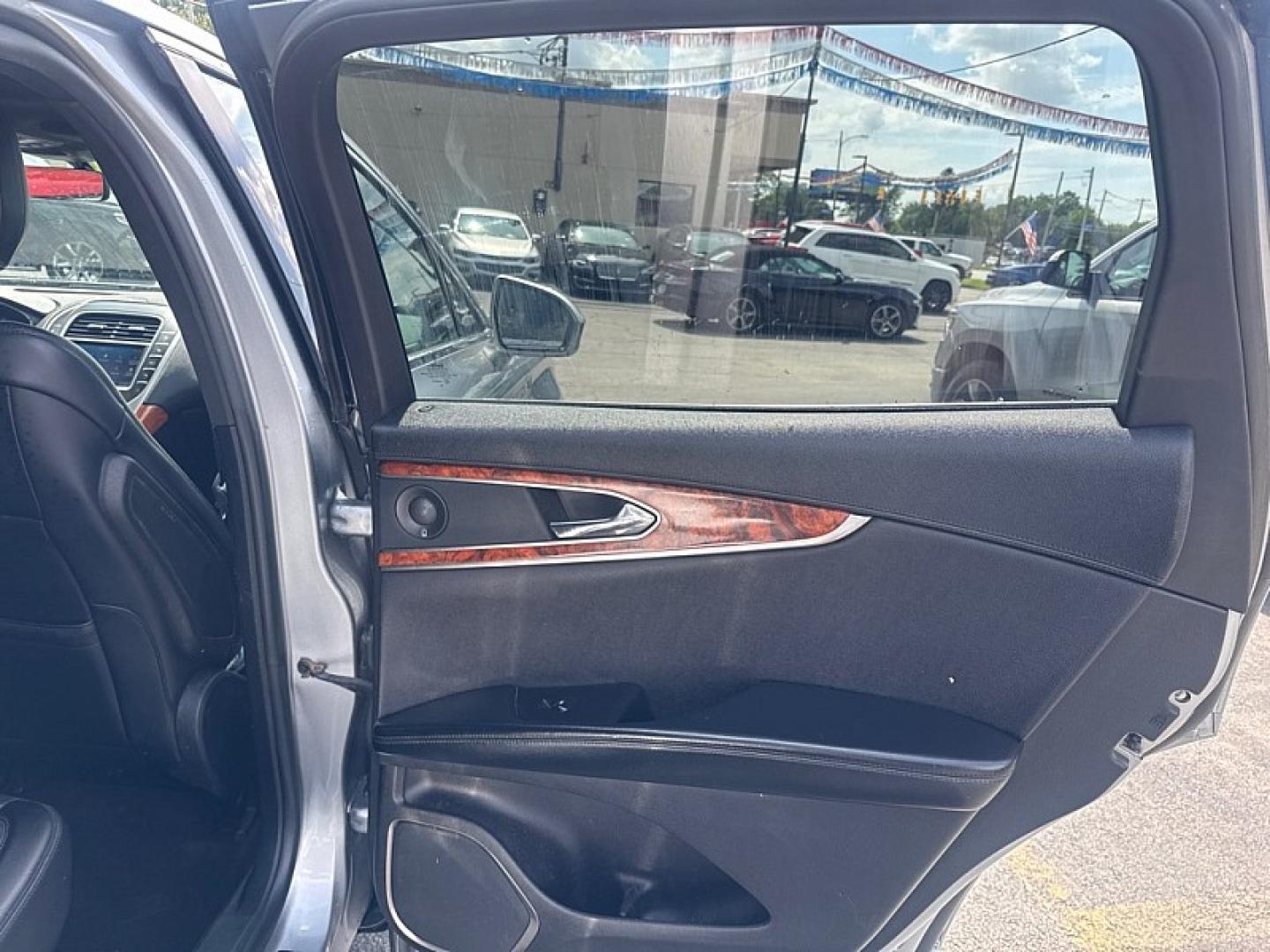 2020 SILVER /BLACK Lincoln Nautilus Reserve AWD (2LMPJ8K98LB) with an 2.0L L4 DOHC 16V engine, 6A transmission, located at 3304 Woodville Road, Northwood, OH, 43619, (419) 210-8019, 41.612694, -83.480743- Photo#13