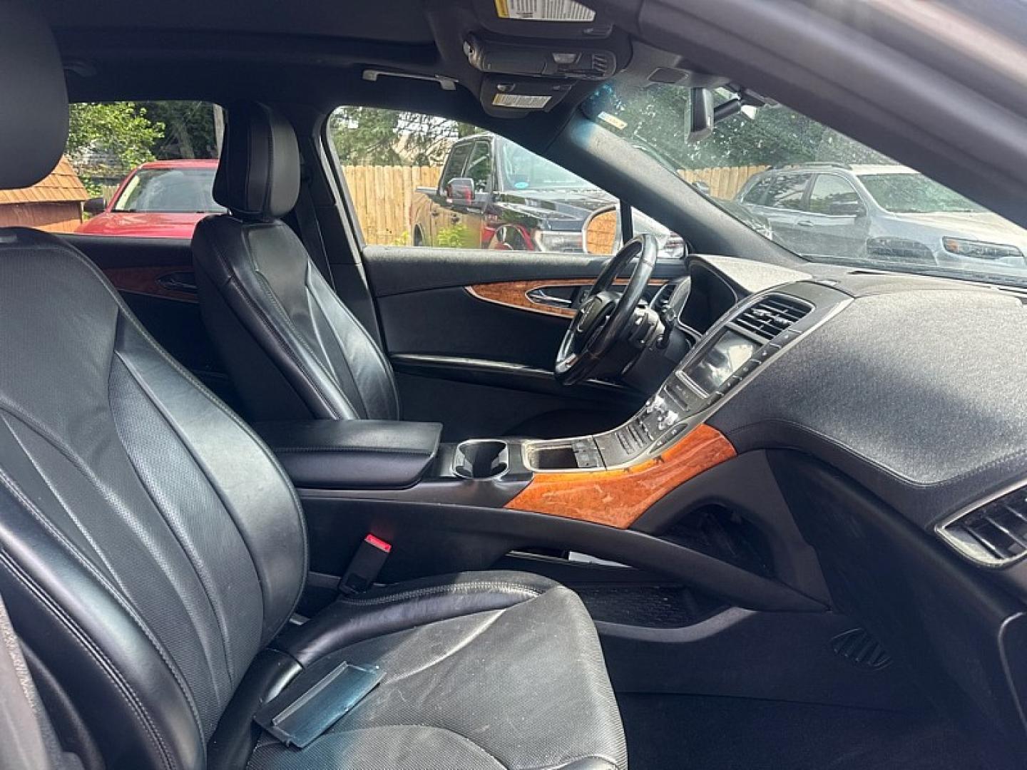 2020 SILVER /BLACK Lincoln Nautilus Reserve AWD (2LMPJ8K98LB) with an 2.0L L4 DOHC 16V engine, 6A transmission, located at 3304 Woodville Road, Northwood, OH, 43619, (419) 210-8019, 41.612694, -83.480743- Photo#16