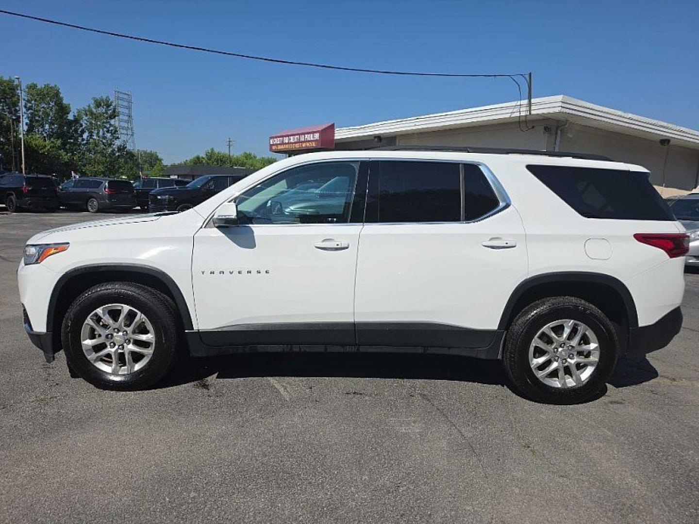 2021 WHITE /BLACK Chevrolet Traverse LT Feather AWD (1GNEVHKW3MJ) with an 3.6L V6 DOHC 24V engine, 9A transmission, located at 3304 Woodville Road, Northwood, OH, 43619, (419) 210-8019, 41.612694, -83.480743 - Your #1 Destination for Auto Loans and mdash;No Matter Your Credit!At our dealership, we believe everyone deserves the opportunity to drive their dream car and mdash;whether you have good credit, bad credit, or no credit at all. With a wide selection of hundreds of cars, trucks, and SUVs, you'll fin- Photo#1