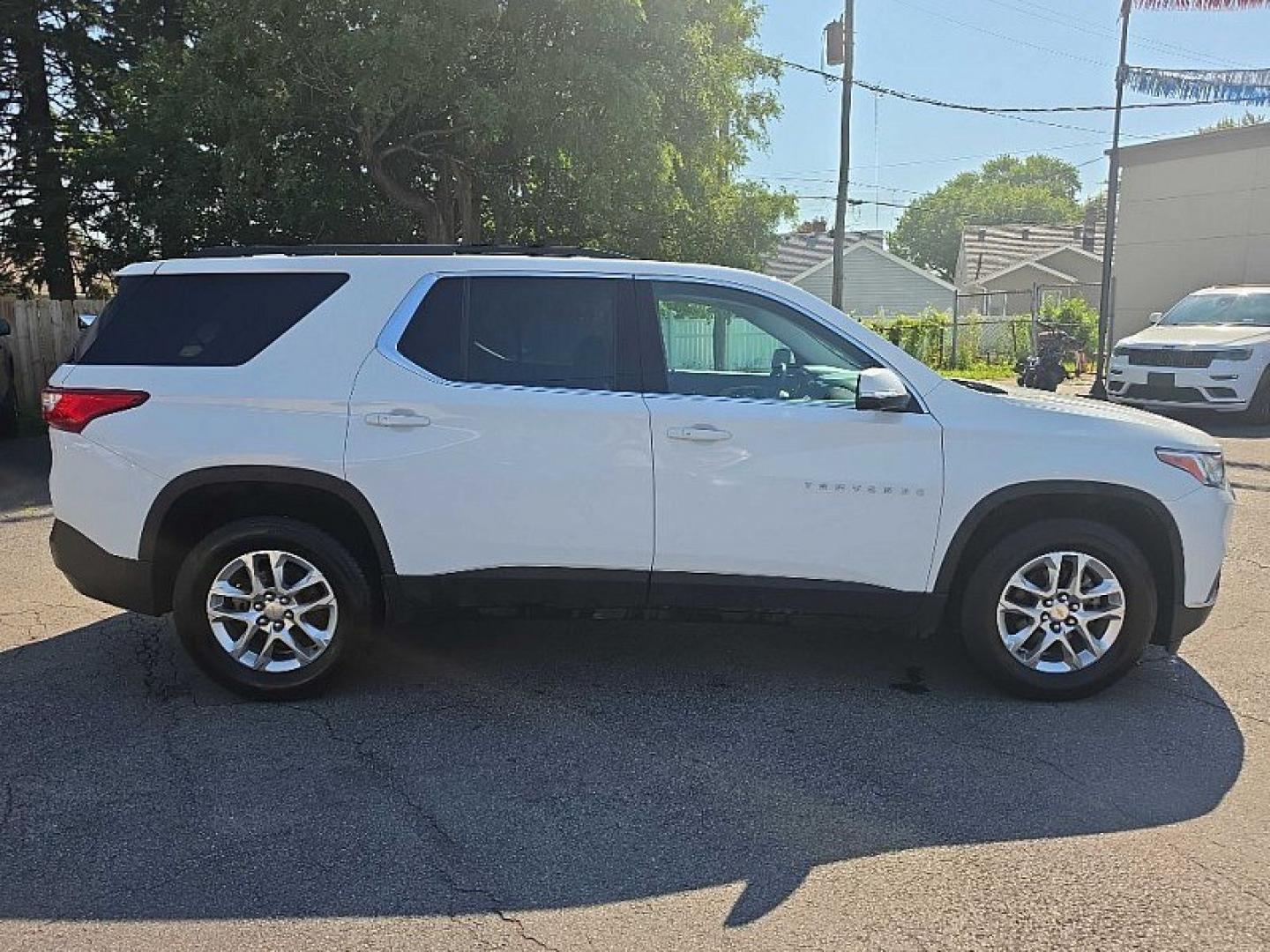 2021 WHITE /BLACK Chevrolet Traverse LT Feather AWD (1GNEVHKW3MJ) with an 3.6L V6 DOHC 24V engine, 9A transmission, located at 3304 Woodville Road, Northwood, OH, 43619, (419) 210-8019, 41.612694, -83.480743 - Your #1 Destination for Auto Loans and mdash;No Matter Your Credit!At our dealership, we believe everyone deserves the opportunity to drive their dream car and mdash;whether you have good credit, bad credit, or no credit at all. With a wide selection of hundreds of cars, trucks, and SUVs, you'll fin- Photo#5