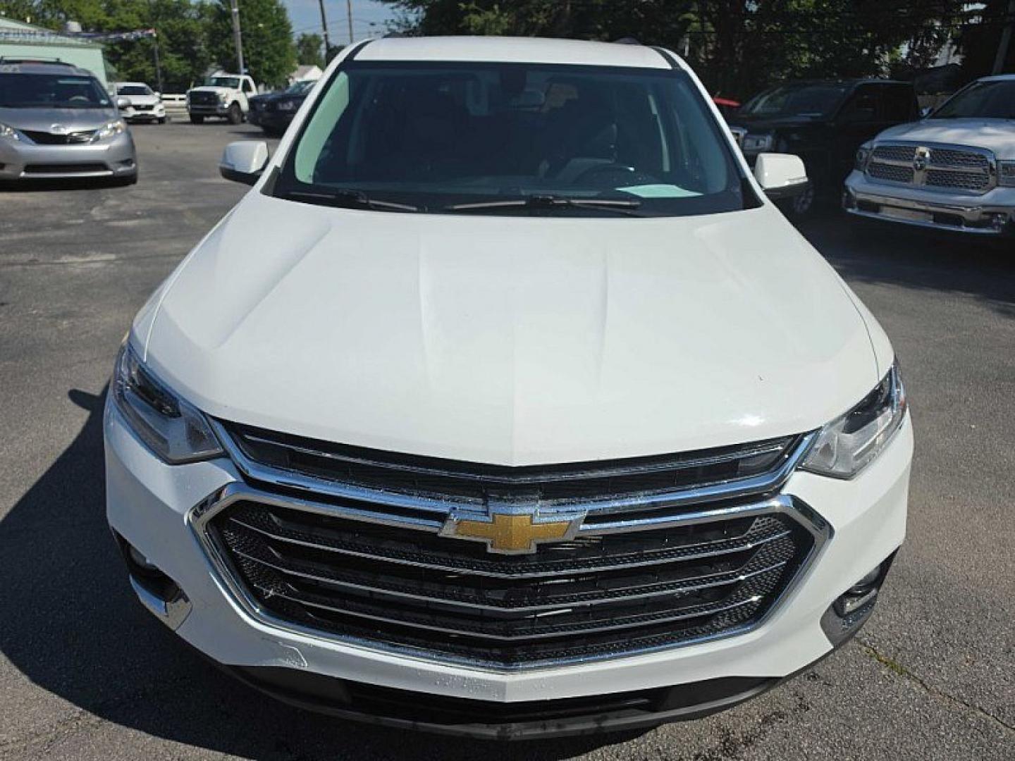 2021 WHITE /BLACK Chevrolet Traverse LT Feather AWD (1GNEVHKW3MJ) with an 3.6L V6 DOHC 24V engine, 9A transmission, located at 3304 Woodville Road, Northwood, OH, 43619, (419) 210-8019, 41.612694, -83.480743 - Your #1 Destination for Auto Loans and mdash;No Matter Your Credit!At our dealership, we believe everyone deserves the opportunity to drive their dream car and mdash;whether you have good credit, bad credit, or no credit at all. With a wide selection of hundreds of cars, trucks, and SUVs, you'll fin- Photo#7