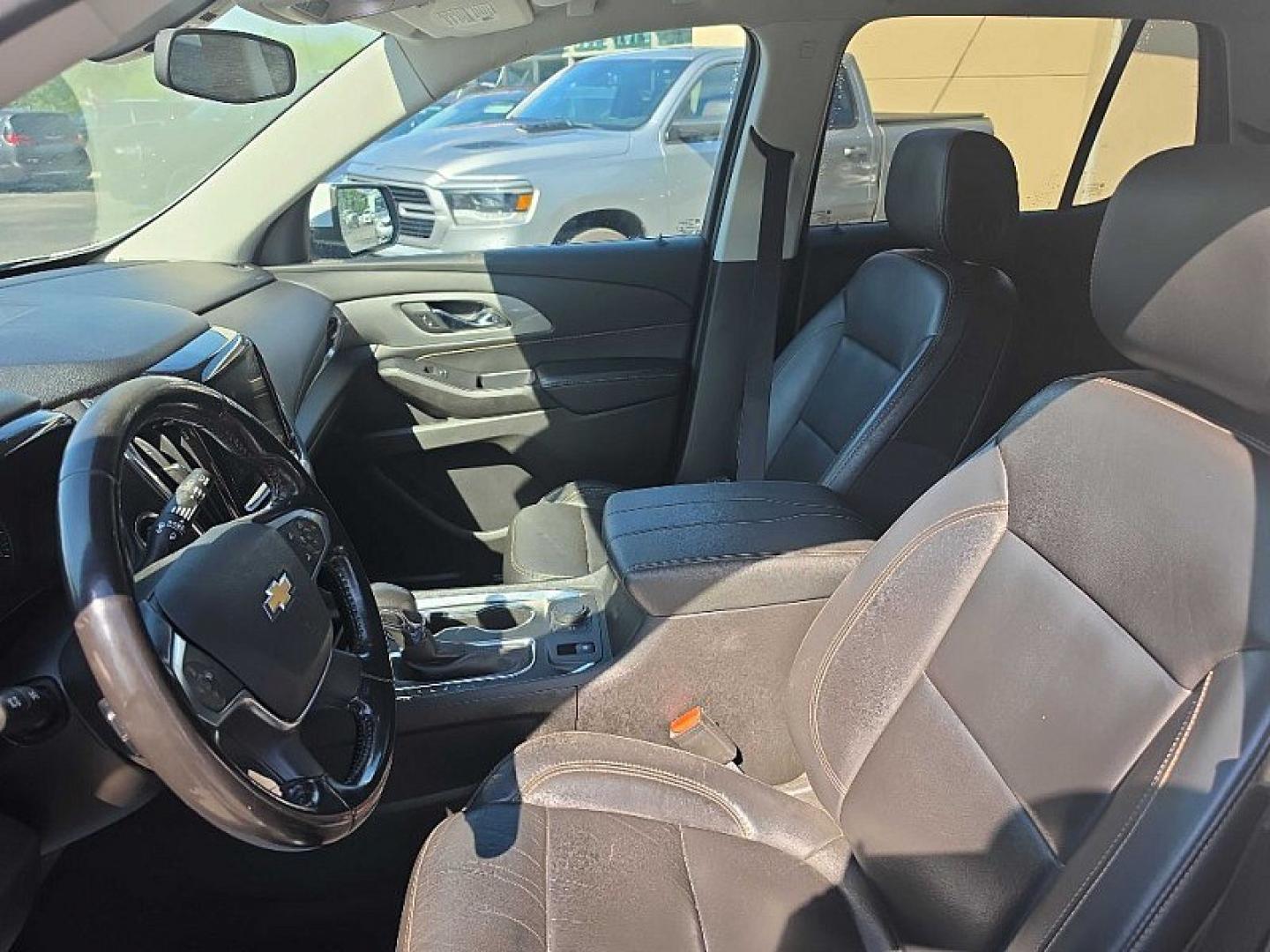 2021 WHITE /BLACK Chevrolet Traverse LT Feather AWD (1GNEVHKW3MJ) with an 3.6L V6 DOHC 24V engine, 9A transmission, located at 3304 Woodville Road, Northwood, OH, 43619, (419) 210-8019, 41.612694, -83.480743 - Your #1 Destination for Auto Loans and mdash;No Matter Your Credit!At our dealership, we believe everyone deserves the opportunity to drive their dream car and mdash;whether you have good credit, bad credit, or no credit at all. With a wide selection of hundreds of cars, trucks, and SUVs, you'll fin- Photo#9