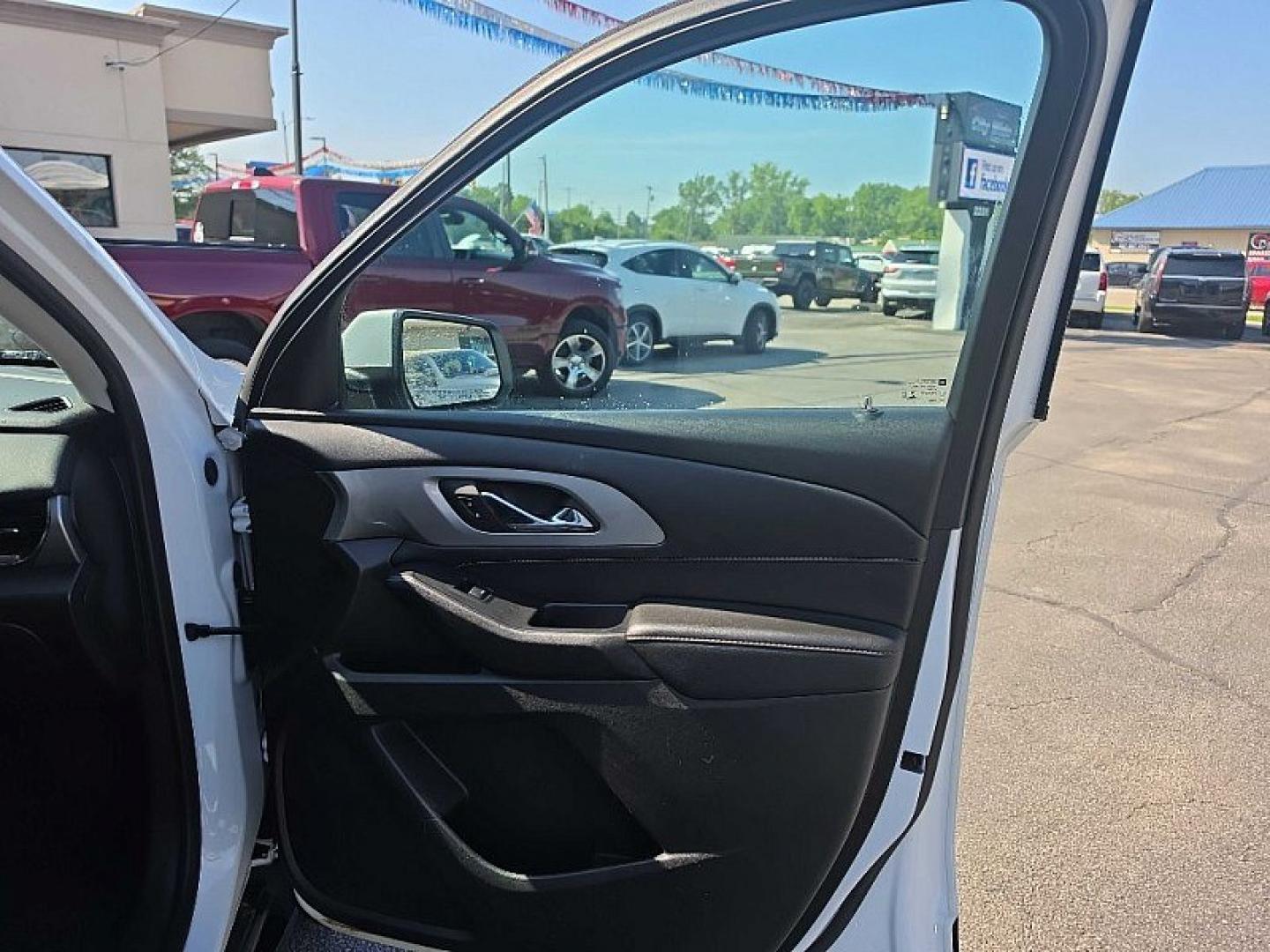 2021 WHITE /BLACK Chevrolet Traverse LT Feather AWD (1GNEVHKW3MJ) with an 3.6L V6 DOHC 24V engine, 9A transmission, located at 3304 Woodville Road, Northwood, OH, 43619, (419) 210-8019, 41.612694, -83.480743 - Your #1 Destination for Auto Loans and mdash;No Matter Your Credit!At our dealership, we believe everyone deserves the opportunity to drive their dream car and mdash;whether you have good credit, bad credit, or no credit at all. With a wide selection of hundreds of cars, trucks, and SUVs, you'll fin- Photo#18