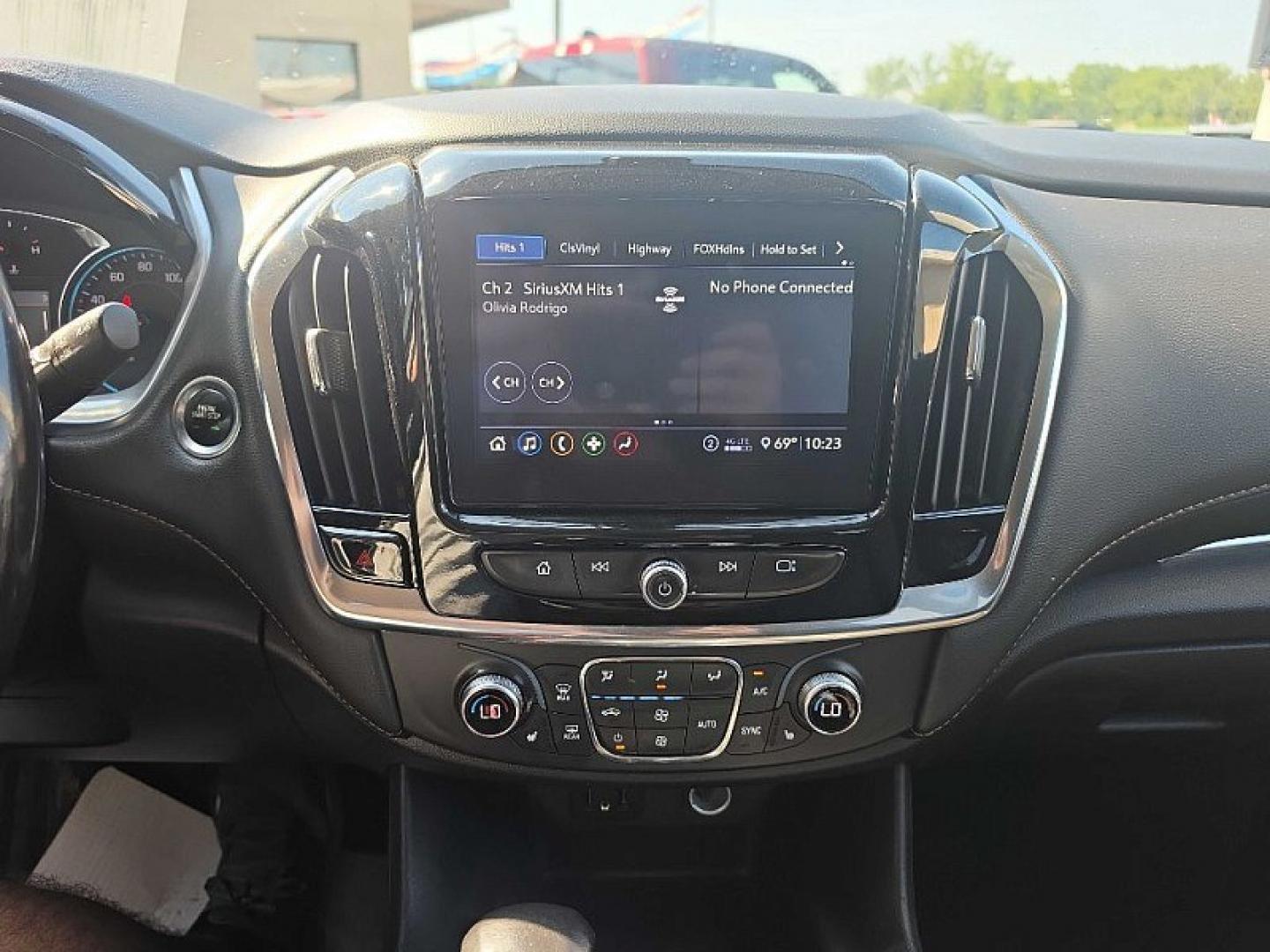 2021 WHITE /BLACK Chevrolet Traverse LT Feather AWD (1GNEVHKW3MJ) with an 3.6L V6 DOHC 24V engine, 9A transmission, located at 3304 Woodville Road, Northwood, OH, 43619, (419) 210-8019, 41.612694, -83.480743 - Your #1 Destination for Auto Loans and mdash;No Matter Your Credit!At our dealership, we believe everyone deserves the opportunity to drive their dream car and mdash;whether you have good credit, bad credit, or no credit at all. With a wide selection of hundreds of cars, trucks, and SUVs, you'll fin- Photo#26