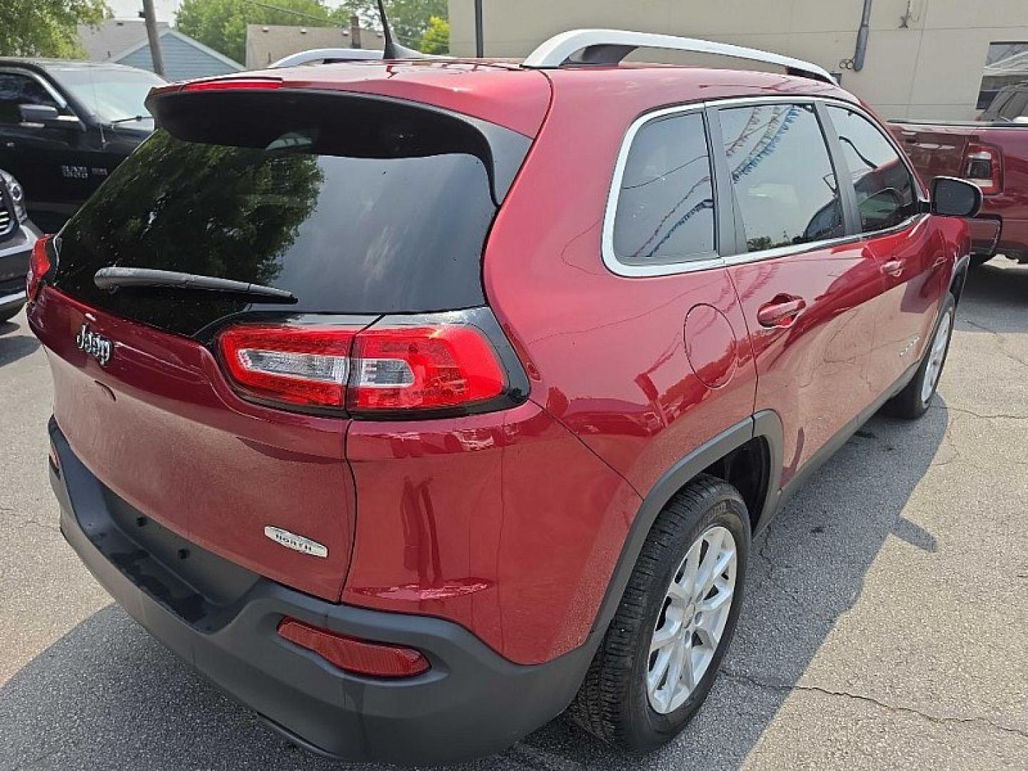 2017 RED /BLACK Jeep Cherokee Latitude FWD (1C4PJLCB0HW) with an 2.4L L4 DOHC 16V engine, 9A transmission, located at 3304 Woodville Road, Northwood, OH, 43619, (419) 210-8019, 41.612694, -83.480743 - Your #1 Destination for Auto Loans and mdash;No Matter Your Credit!At our dealership, we believe everyone deserves the opportunity to drive their dream car and mdash;whether you have good credit, bad credit, or no credit at all. With a wide selection of hundreds of cars, trucks, and SUVs, you'll fin- Photo#4