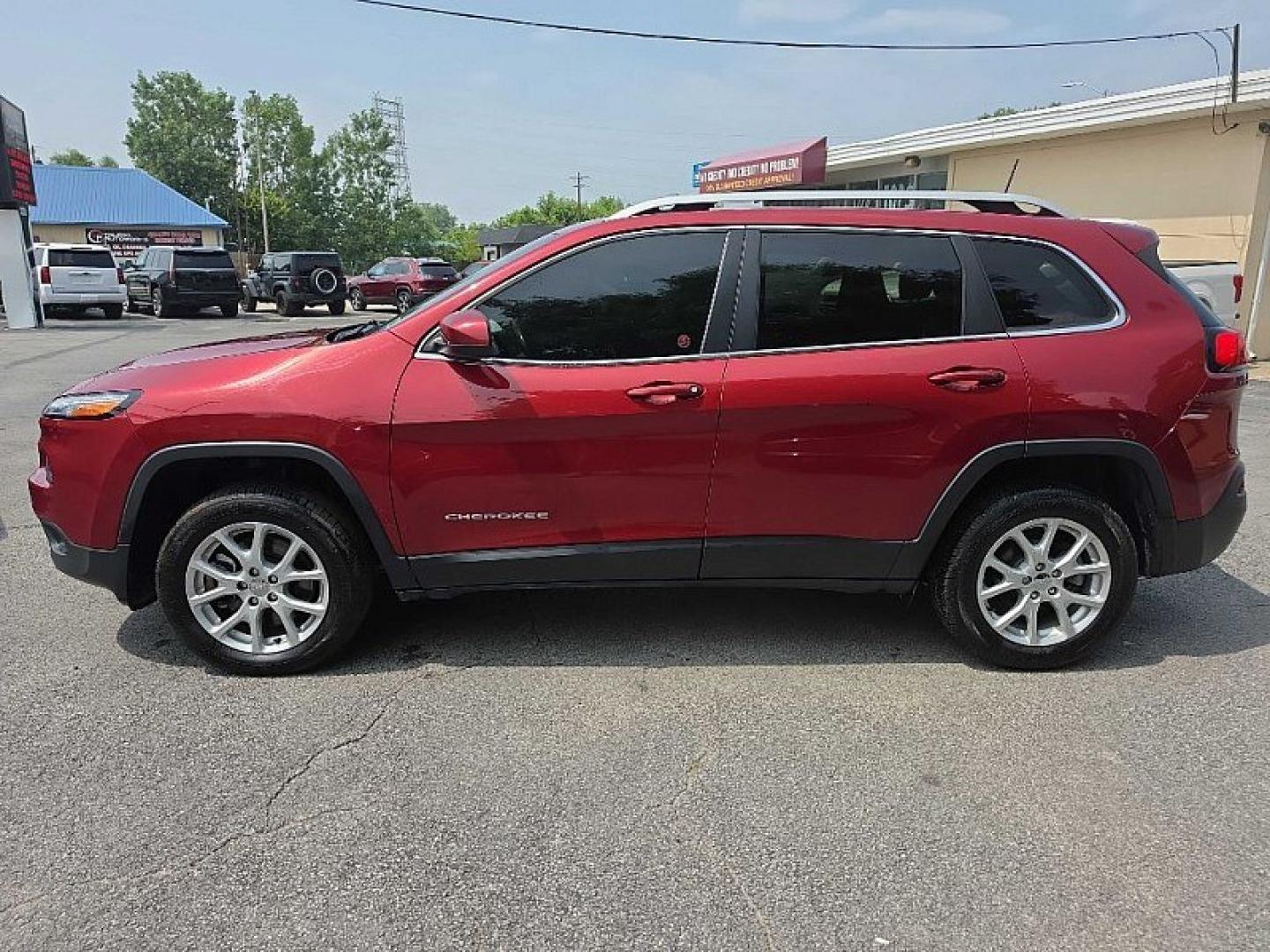 2017 RED /BLACK Jeep Cherokee Latitude FWD (1C4PJLCB0HW) with an 2.4L L4 DOHC 16V engine, 9A transmission, located at 3304 Woodville Road, Northwood, OH, 43619, (419) 210-8019, 41.612694, -83.480743 - Your #1 Destination for Auto Loans and mdash;No Matter Your Credit!At our dealership, we believe everyone deserves the opportunity to drive their dream car and mdash;whether you have good credit, bad credit, or no credit at all. With a wide selection of hundreds of cars, trucks, and SUVs, you'll fin- Photo#1