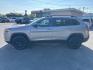 2022 SILVER /BLACK Jeep Cherokee Latitude 4WD (1C4PJMCX5ND) with an 3.2L V6 DOHC 24V engine, 9A transmission, located at 3304 Woodville Road, Northwood, OH, 43619, (419) 210-8019, 41.612694, -83.480743 - Your #1 Destination for Auto Loans and mdash;No Matter Your Credit!At our dealership, we believe everyone deserves the opportunity to drive their dream car and mdash;whether you have good credit, bad credit, or no credit at all. With a wide selection of hundreds of cars, trucks, and SUVs, you'll fin- Photo#1