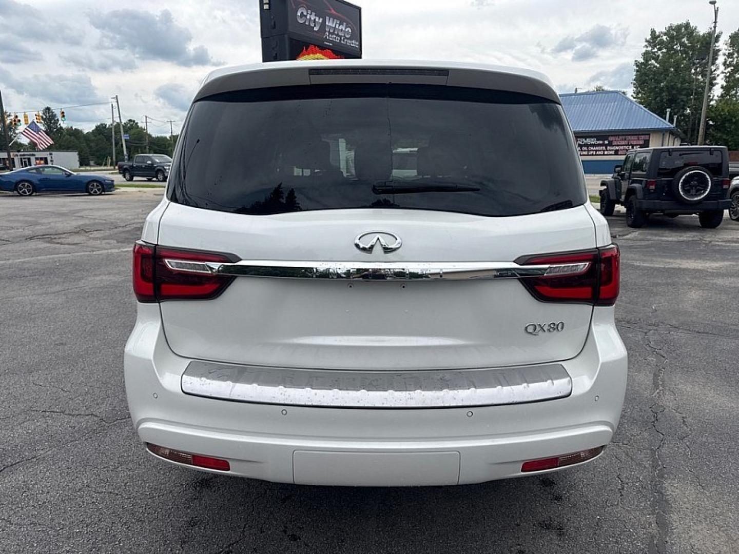 2018 WHITE /BLACK Infiniti QX80 4WD (JN8AZ2NC0J9) with an 5.6L V8 DOHC 32V engine, 7A transmission, located at 3304 Woodville Road, Northwood, OH, 43619, (419) 210-8019, 41.612694, -83.480743 - Your #1 Destination for Auto Loans and mdash;No Matter Your Credit!At our dealership, we believe everyone deserves the opportunity to drive their dream car and mdash;whether you have good credit, bad credit, or no credit at all. With a wide selection of hundreds of cars, trucks, and SUVs, you'll fin- Photo#3