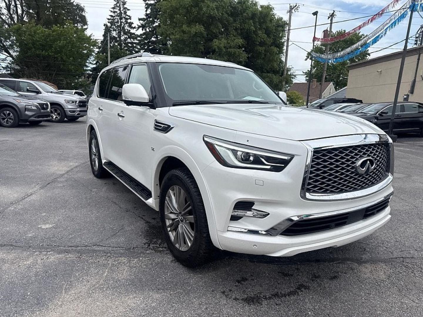 2018 WHITE /BLACK Infiniti QX80 4WD (JN8AZ2NC0J9) with an 5.6L V8 DOHC 32V engine, 7A transmission, located at 3304 Woodville Road, Northwood, OH, 43619, (419) 210-8019, 41.612694, -83.480743 - Your #1 Destination for Auto Loans and mdash;No Matter Your Credit!At our dealership, we believe everyone deserves the opportunity to drive their dream car and mdash;whether you have good credit, bad credit, or no credit at all. With a wide selection of hundreds of cars, trucks, and SUVs, you'll fin- Photo#6
