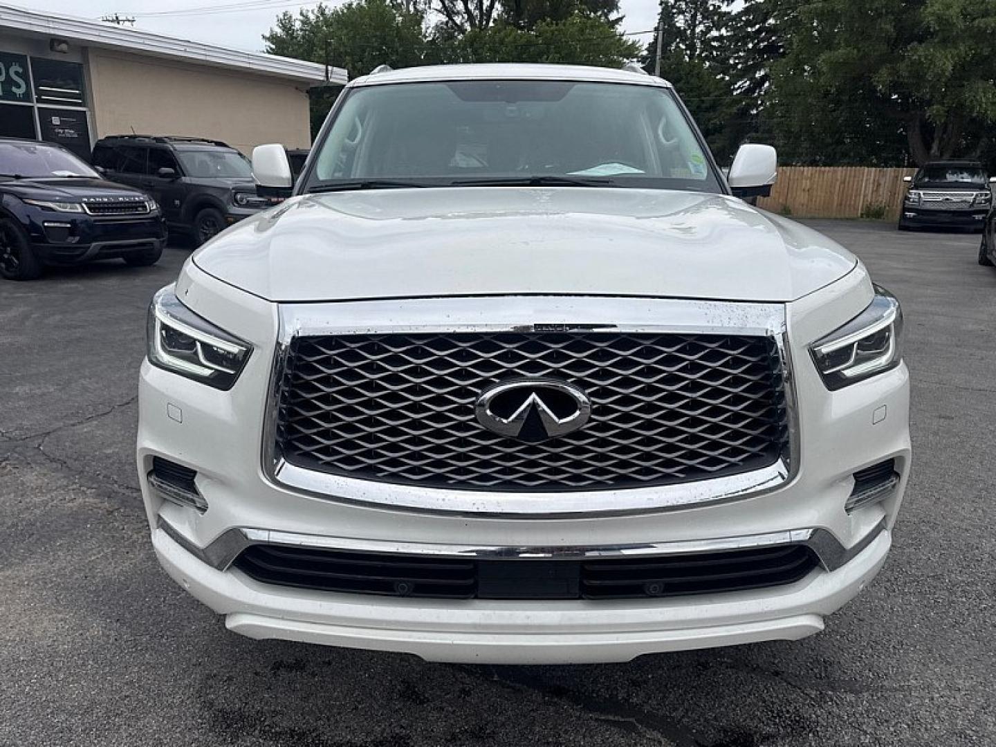 2018 WHITE /BLACK Infiniti QX80 4WD (JN8AZ2NC0J9) with an 5.6L V8 DOHC 32V engine, 7A transmission, located at 3304 Woodville Road, Northwood, OH, 43619, (419) 210-8019, 41.612694, -83.480743 - Your #1 Destination for Auto Loans and mdash;No Matter Your Credit!At our dealership, we believe everyone deserves the opportunity to drive their dream car and mdash;whether you have good credit, bad credit, or no credit at all. With a wide selection of hundreds of cars, trucks, and SUVs, you'll fin- Photo#7