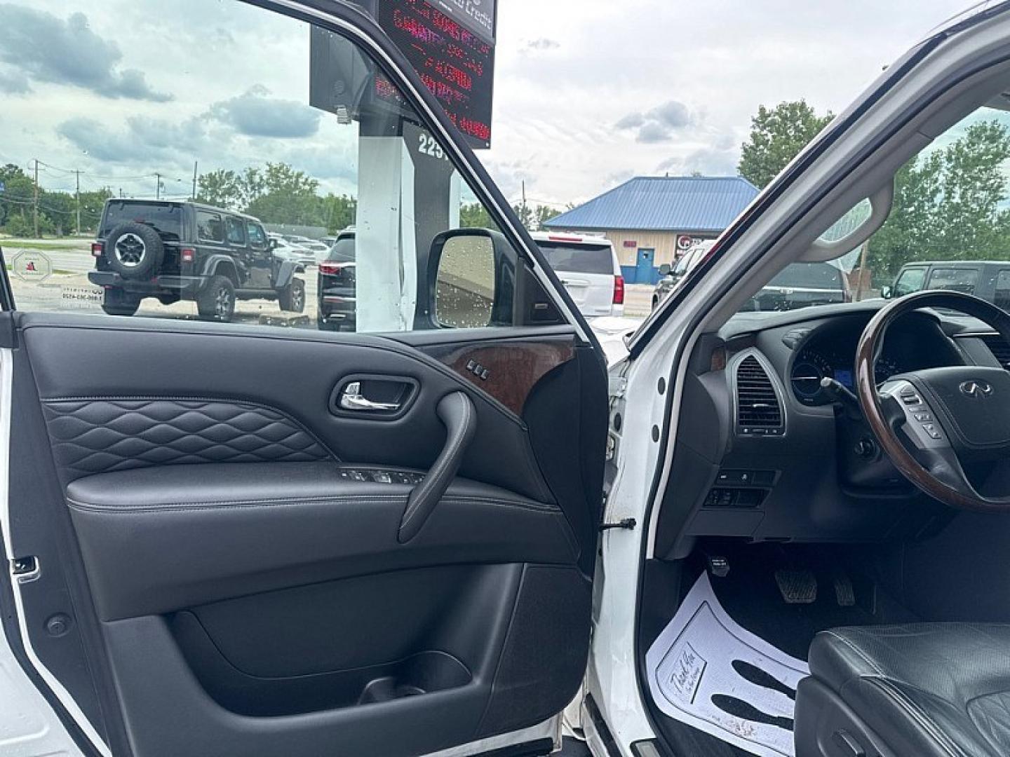 2018 WHITE /BLACK Infiniti QX80 4WD (JN8AZ2NC0J9) with an 5.6L V8 DOHC 32V engine, 7A transmission, located at 3304 Woodville Road, Northwood, OH, 43619, (419) 210-8019, 41.612694, -83.480743 - Your #1 Destination for Auto Loans and mdash;No Matter Your Credit!At our dealership, we believe everyone deserves the opportunity to drive their dream car and mdash;whether you have good credit, bad credit, or no credit at all. With a wide selection of hundreds of cars, trucks, and SUVs, you'll fin- Photo#8