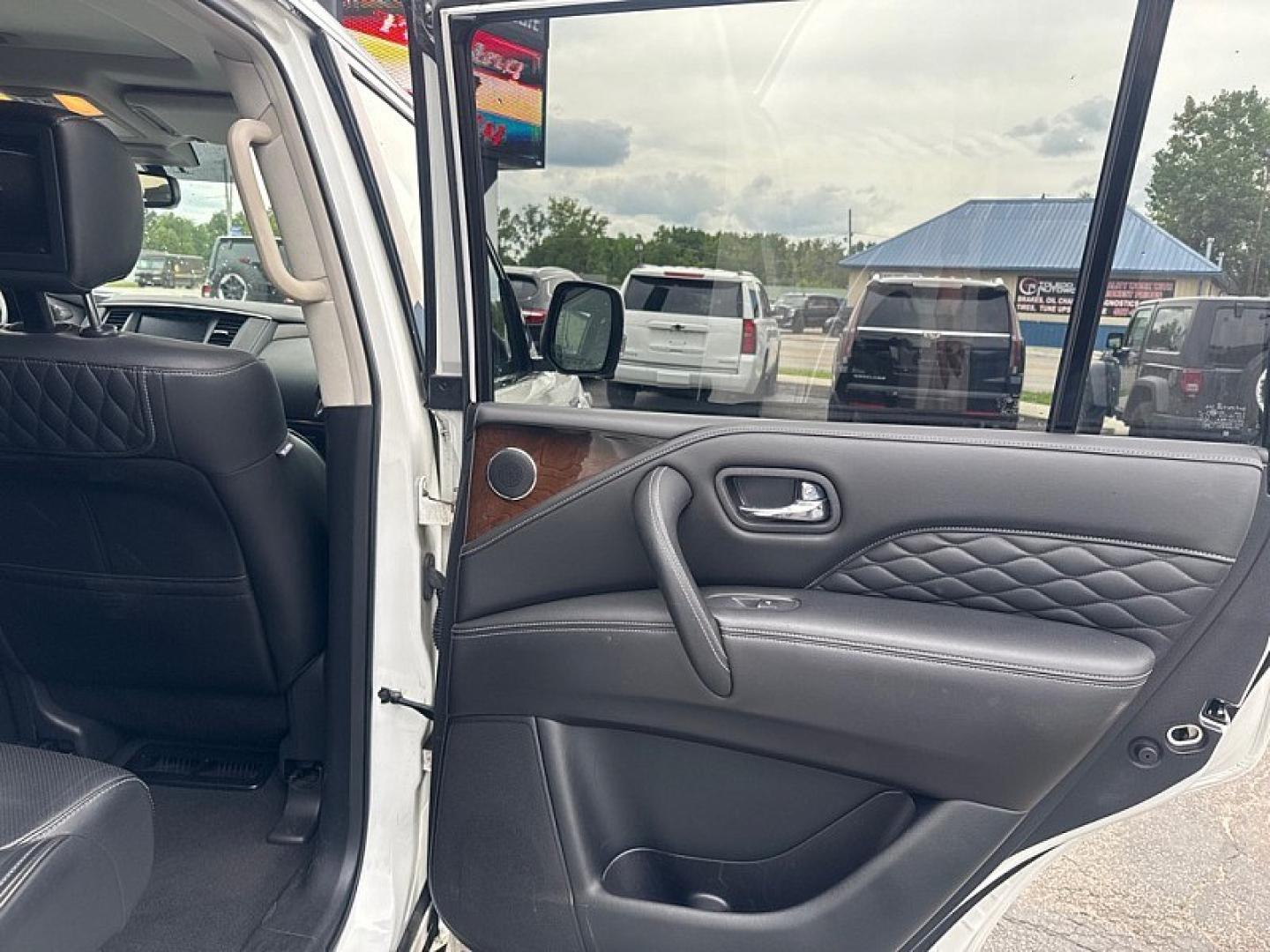 2018 WHITE /BLACK Infiniti QX80 4WD (JN8AZ2NC0J9) with an 5.6L V8 DOHC 32V engine, 7A transmission, located at 3304 Woodville Road, Northwood, OH, 43619, (419) 210-8019, 41.612694, -83.480743 - Your #1 Destination for Auto Loans and mdash;No Matter Your Credit!At our dealership, we believe everyone deserves the opportunity to drive their dream car and mdash;whether you have good credit, bad credit, or no credit at all. With a wide selection of hundreds of cars, trucks, and SUVs, you'll fin- Photo#13