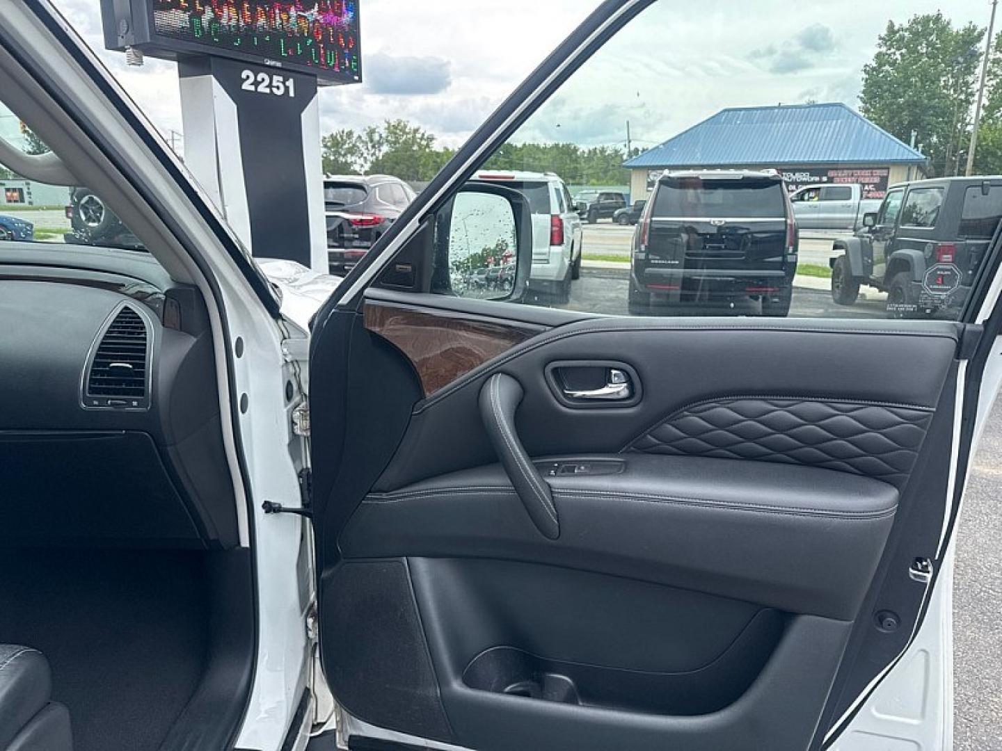 2018 WHITE /BLACK Infiniti QX80 4WD (JN8AZ2NC0J9) with an 5.6L V8 DOHC 32V engine, 7A transmission, located at 3304 Woodville Road, Northwood, OH, 43619, (419) 210-8019, 41.612694, -83.480743 - Your #1 Destination for Auto Loans and mdash;No Matter Your Credit!At our dealership, we believe everyone deserves the opportunity to drive their dream car and mdash;whether you have good credit, bad credit, or no credit at all. With a wide selection of hundreds of cars, trucks, and SUVs, you'll fin- Photo#16
