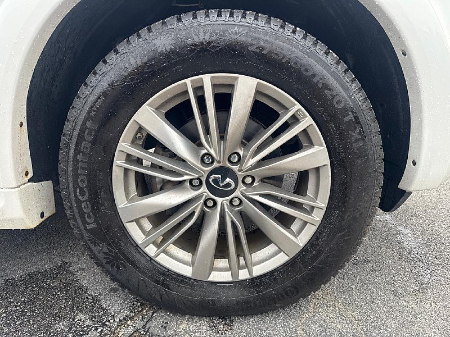 2018 WHITE /BLACK Infiniti QX80 4WD (JN8AZ2NC0J9) with an 5.6L V8 DOHC 32V engine, 7A transmission, located at 3304 Woodville Road, Northwood, OH, 43619, (419) 210-8019, 41.612694, -83.480743 - Your #1 Destination for Auto Loans and mdash;No Matter Your Credit!At our dealership, we believe everyone deserves the opportunity to drive their dream car and mdash;whether you have good credit, bad credit, or no credit at all. With a wide selection of hundreds of cars, trucks, and SUVs, you'll fin- Photo#18