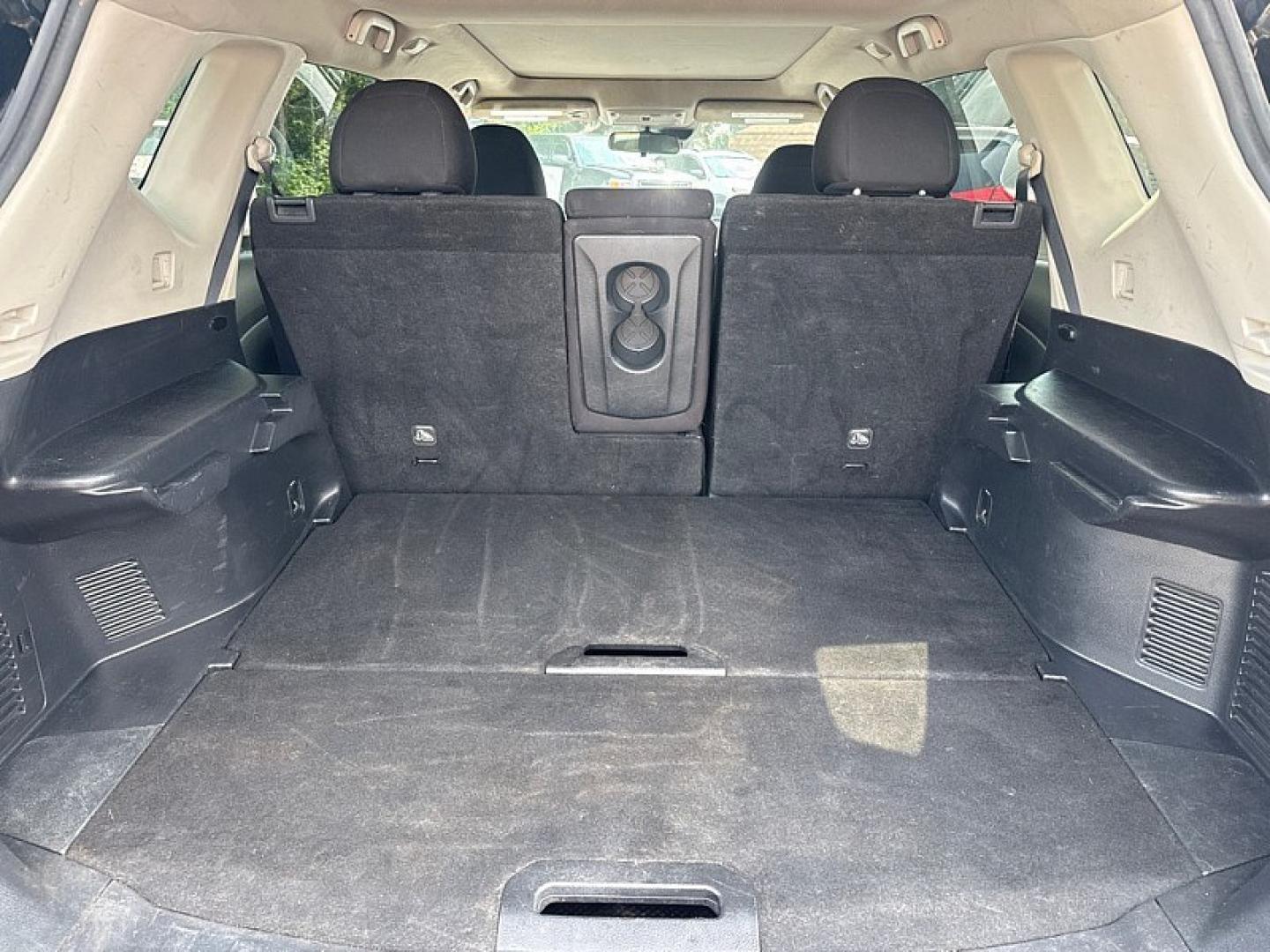 2020 BLACK /BLACK Nissan Rogue S AWD (5N1AT2MV1LC) with an 2.5L L4 DOHC 16V engine, CVT transmission, located at 3304 Woodville Road, Northwood, OH, 43619, (419) 210-8019, 41.612694, -83.480743 - Your #1 Destination for Auto Loans and mdash;No Matter Your Credit!At our dealership, we believe everyone deserves the opportunity to drive their dream car and mdash;whether you have good credit, bad credit, or no credit at all. With a wide selection of hundreds of cars, trucks, and SUVs, you'll fin- Photo#12