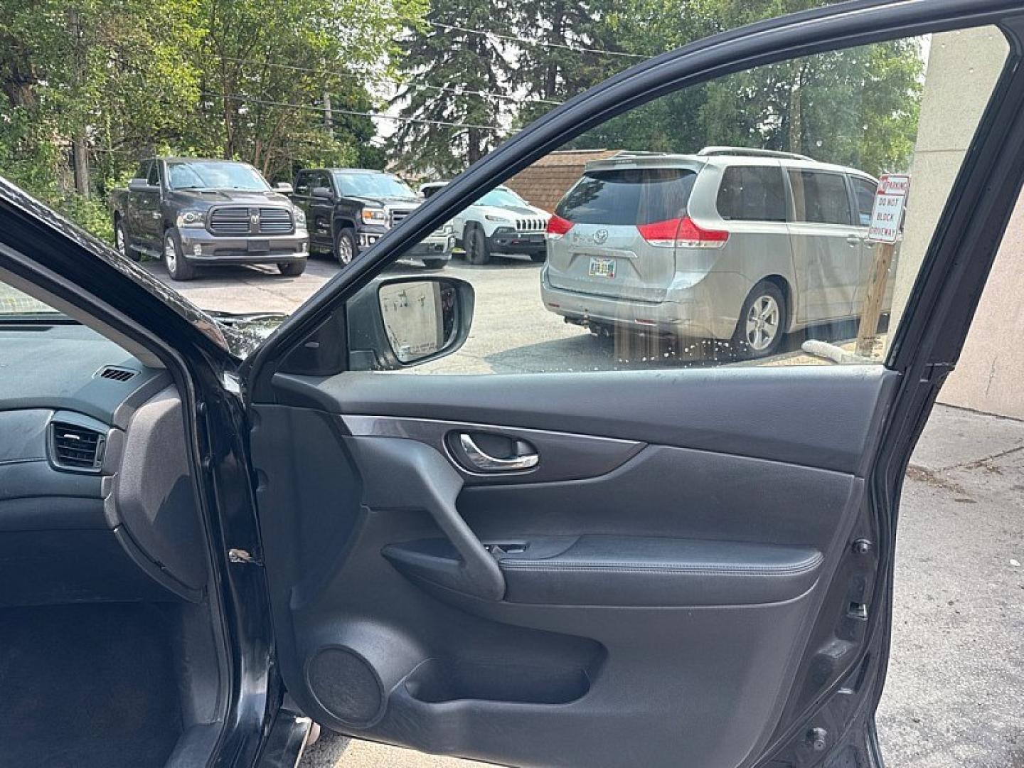 2020 BLACK /BLACK Nissan Rogue S AWD (5N1AT2MV1LC) with an 2.5L L4 DOHC 16V engine, CVT transmission, located at 3304 Woodville Road, Northwood, OH, 43619, (419) 210-8019, 41.612694, -83.480743 - Your #1 Destination for Auto Loans and mdash;No Matter Your Credit!At our dealership, we believe everyone deserves the opportunity to drive their dream car and mdash;whether you have good credit, bad credit, or no credit at all. With a wide selection of hundreds of cars, trucks, and SUVs, you'll fin- Photo#15
