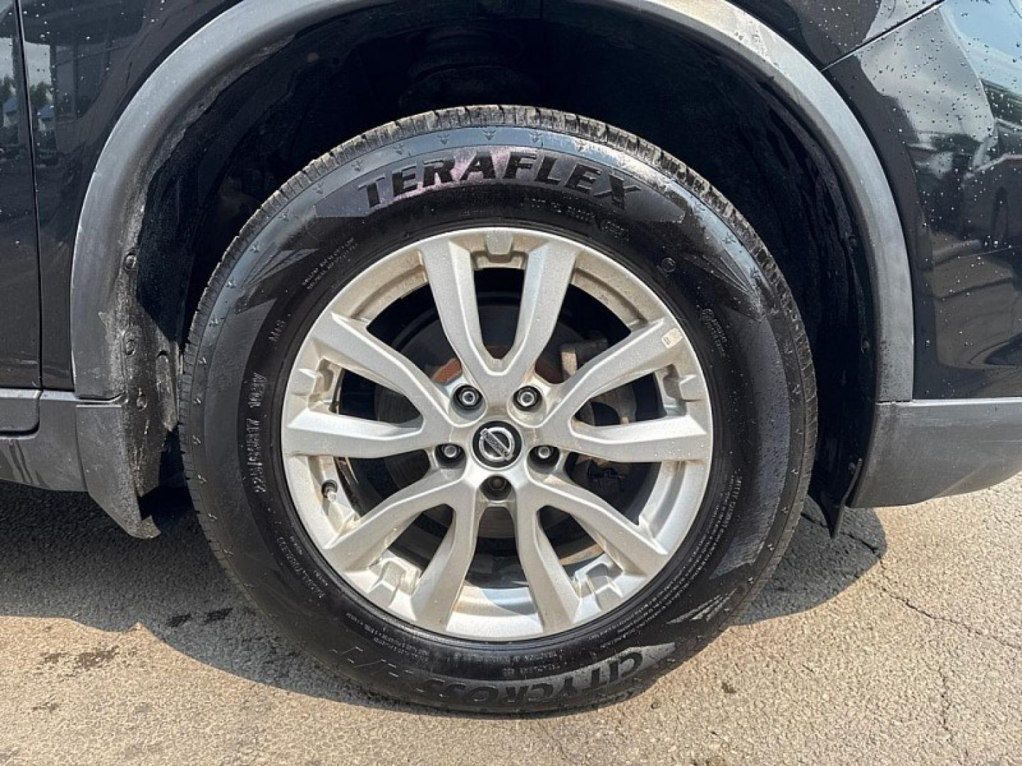 2020 BLACK /BLACK Nissan Rogue S AWD (5N1AT2MV1LC) with an 2.5L L4 DOHC 16V engine, CVT transmission, located at 3304 Woodville Road, Northwood, OH, 43619, (419) 210-8019, 41.612694, -83.480743 - Your #1 Destination for Auto Loans and mdash;No Matter Your Credit!At our dealership, we believe everyone deserves the opportunity to drive their dream car and mdash;whether you have good credit, bad credit, or no credit at all. With a wide selection of hundreds of cars, trucks, and SUVs, you'll fin- Photo#17