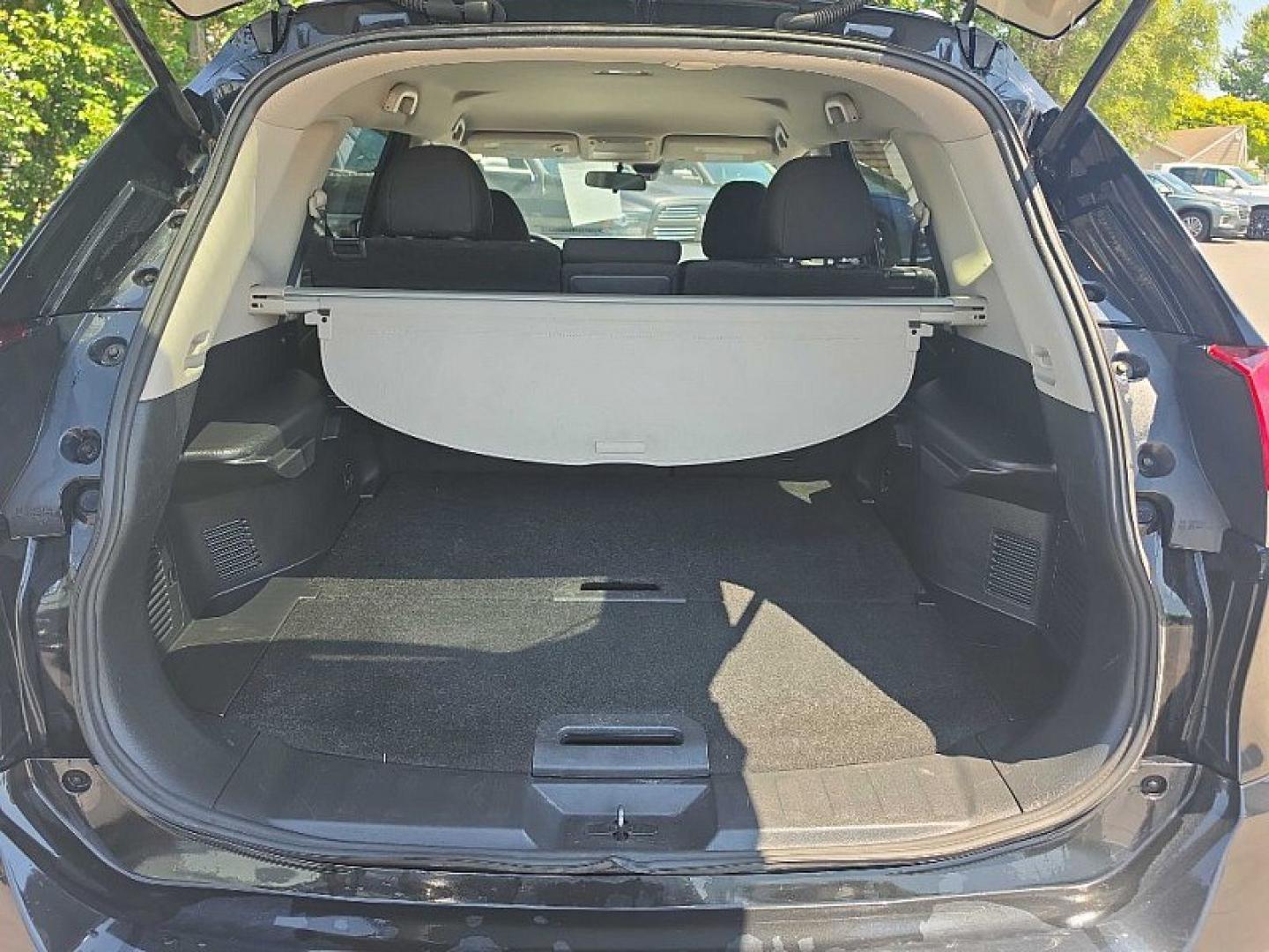 2020 BLACK /BLACK Nissan Rogue S AWD (5N1AT2MV6LC) with an 2.5L L4 DOHC 16V engine, CVT transmission, located at 3304 Woodville Road, Northwood, OH, 43619, (419) 210-8019, 41.612694, -83.480743 - Your #1 Destination for Auto Loans and mdash;No Matter Your Credit!At our dealership, we believe everyone deserves the opportunity to drive their dream car and mdash;whether you have good credit, bad credit, or no credit at all. With a wide selection of hundreds of cars, trucks, and SUVs, you'll fin- Photo#12