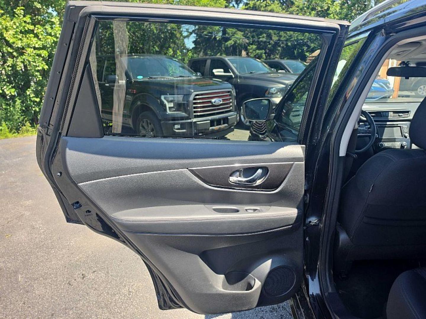 2020 BLACK /BLACK Nissan Rogue S AWD (5N1AT2MV6LC) with an 2.5L L4 DOHC 16V engine, CVT transmission, located at 3304 Woodville Road, Northwood, OH, 43619, (419) 210-8019, 41.612694, -83.480743 - Your #1 Destination for Auto Loans and mdash;No Matter Your Credit!At our dealership, we believe everyone deserves the opportunity to drive their dream car and mdash;whether you have good credit, bad credit, or no credit at all. With a wide selection of hundreds of cars, trucks, and SUVs, you'll fin- Photo#10