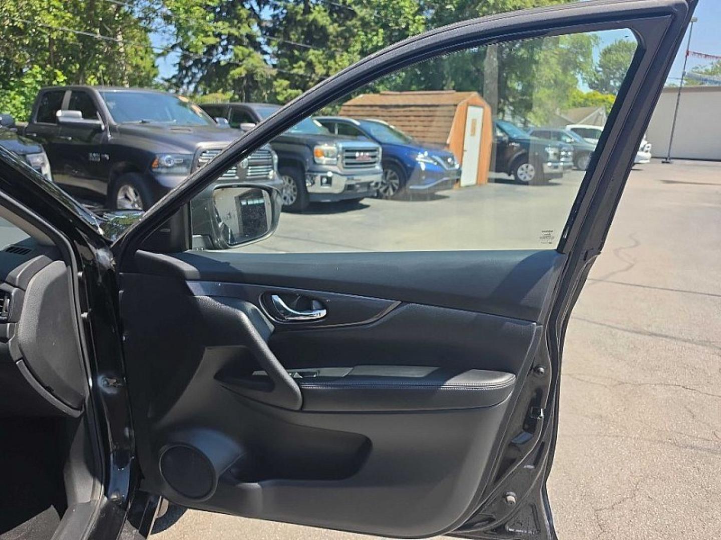 2020 BLACK /BLACK Nissan Rogue S AWD (5N1AT2MV6LC) with an 2.5L L4 DOHC 16V engine, CVT transmission, located at 3304 Woodville Road, Northwood, OH, 43619, (419) 210-8019, 41.612694, -83.480743 - Your #1 Destination for Auto Loans and mdash;No Matter Your Credit!At our dealership, we believe everyone deserves the opportunity to drive their dream car and mdash;whether you have good credit, bad credit, or no credit at all. With a wide selection of hundreds of cars, trucks, and SUVs, you'll fin- Photo#15