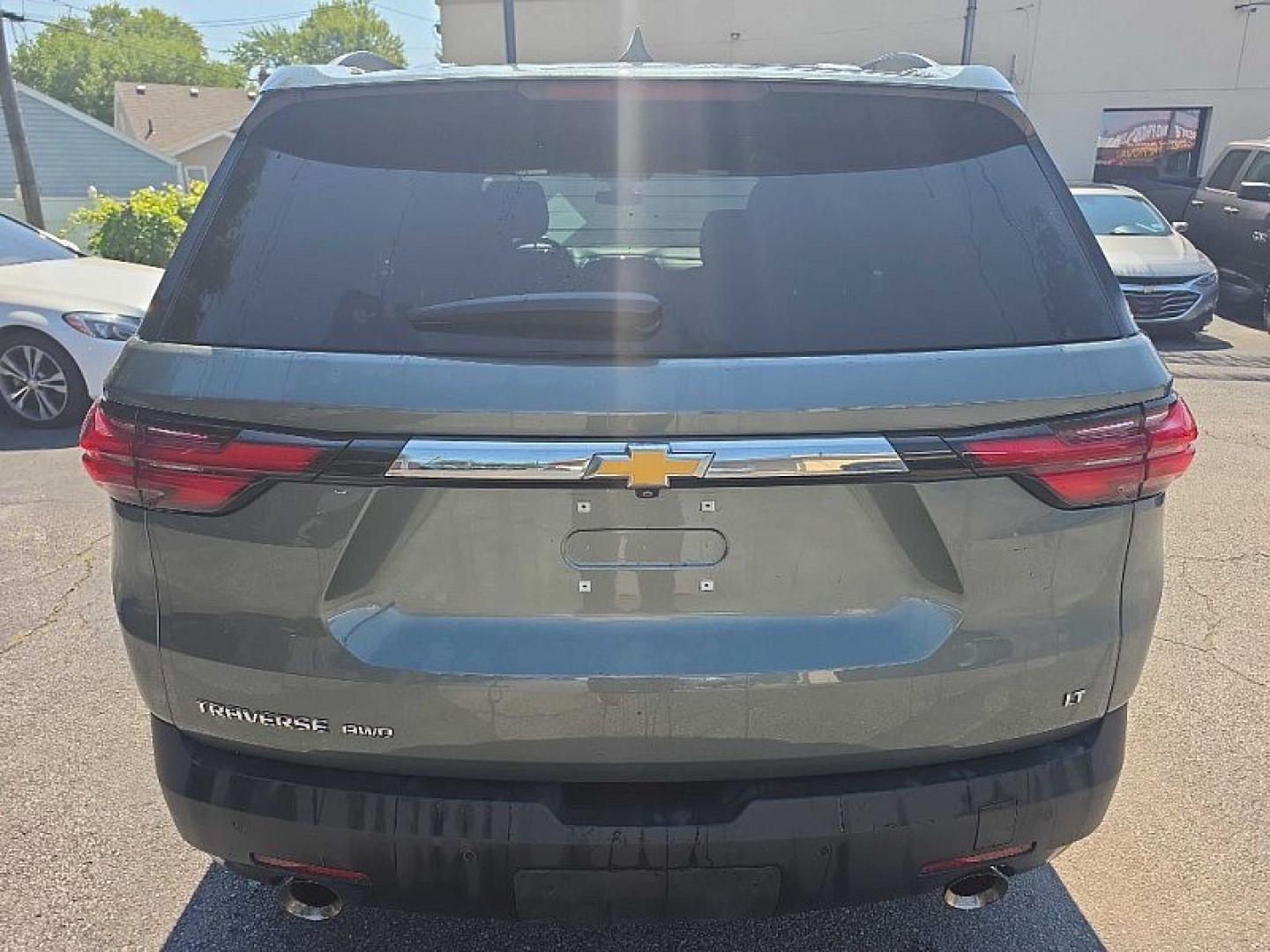 2022 GREEN /BLACK Chevrolet Traverse LT Cloth AWD (1GNEVGKW9NJ) with an 3.6L V6 DOHC 24V engine, 9A transmission, located at 3304 Woodville Road, Northwood, OH, 43619, (419) 210-8019, 41.612694, -83.480743 - Your #1 Destination for Auto Loans and mdash;No Matter Your Credit!At our dealership, we believe everyone deserves the opportunity to drive their dream car and mdash;whether you have good credit, bad credit, or no credit at all. With a wide selection of hundreds of cars, trucks, and SUVs, you'll fin- Photo#3