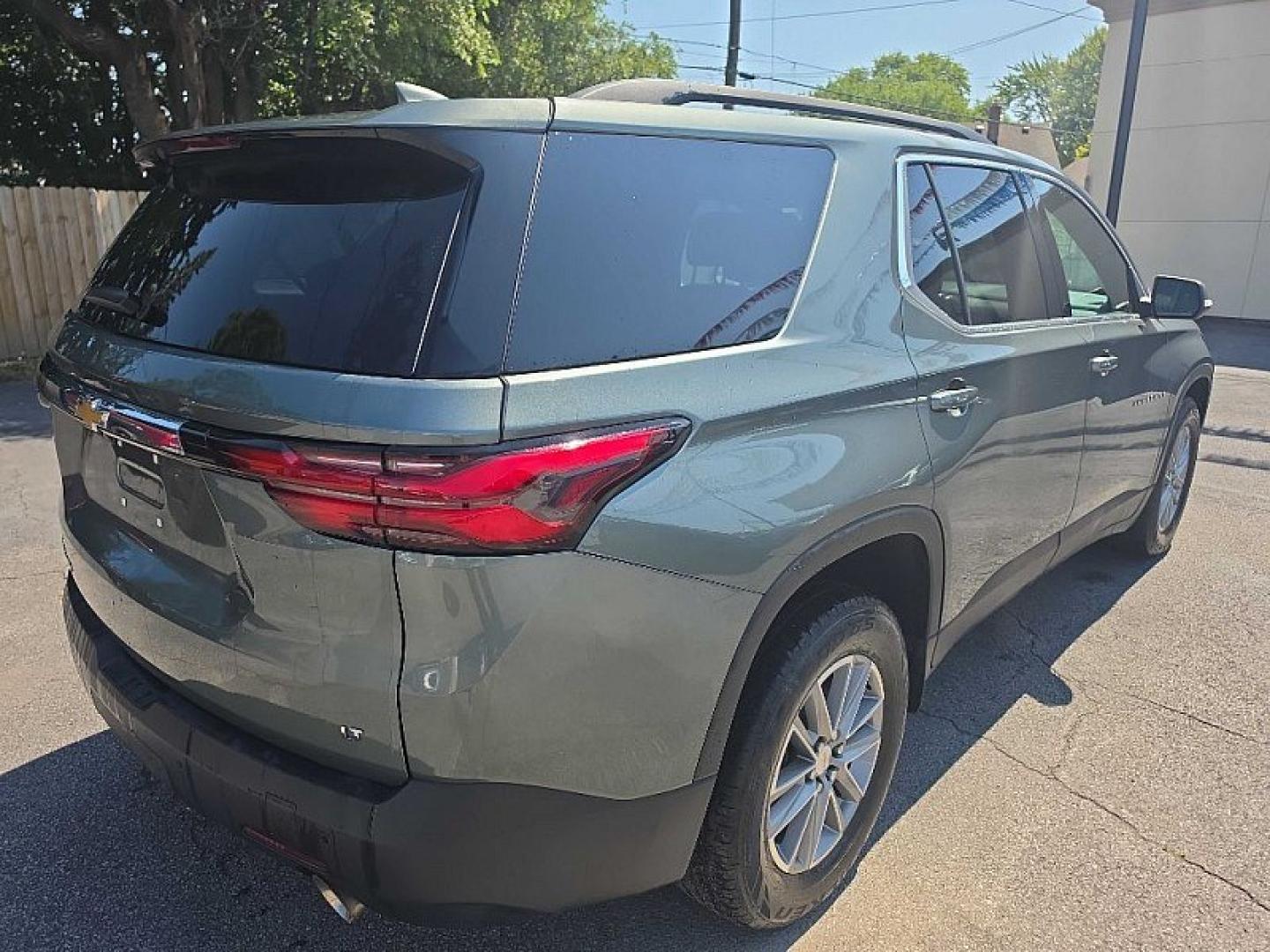 2022 GREEN /BLACK Chevrolet Traverse LT Cloth AWD (1GNEVGKW9NJ) with an 3.6L V6 DOHC 24V engine, 9A transmission, located at 3304 Woodville Road, Northwood, OH, 43619, (419) 210-8019, 41.612694, -83.480743 - Your #1 Destination for Auto Loans and mdash;No Matter Your Credit!At our dealership, we believe everyone deserves the opportunity to drive their dream car and mdash;whether you have good credit, bad credit, or no credit at all. With a wide selection of hundreds of cars, trucks, and SUVs, you'll fin- Photo#4
