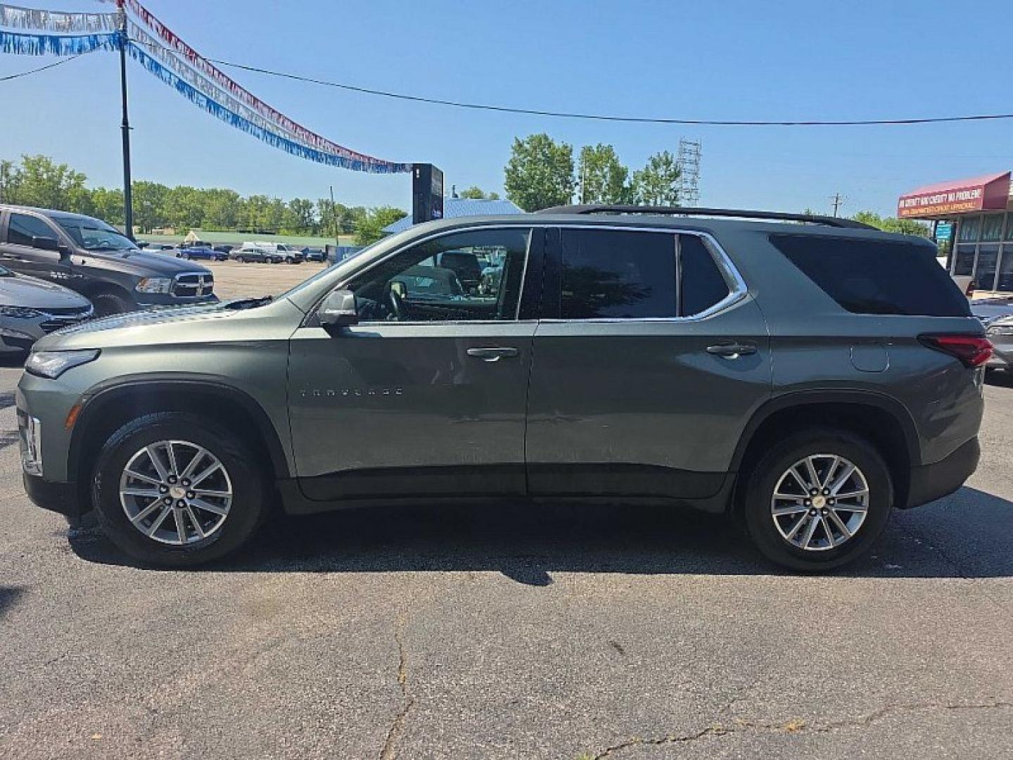 2022 GREEN /BLACK Chevrolet Traverse LT Cloth AWD (1GNEVGKW9NJ) with an 3.6L V6 DOHC 24V engine, 9A transmission, located at 3304 Woodville Road, Northwood, OH, 43619, (419) 210-8019, 41.612694, -83.480743 - Your #1 Destination for Auto Loans and mdash;No Matter Your Credit!At our dealership, we believe everyone deserves the opportunity to drive their dream car and mdash;whether you have good credit, bad credit, or no credit at all. With a wide selection of hundreds of cars, trucks, and SUVs, you'll fin- Photo#1