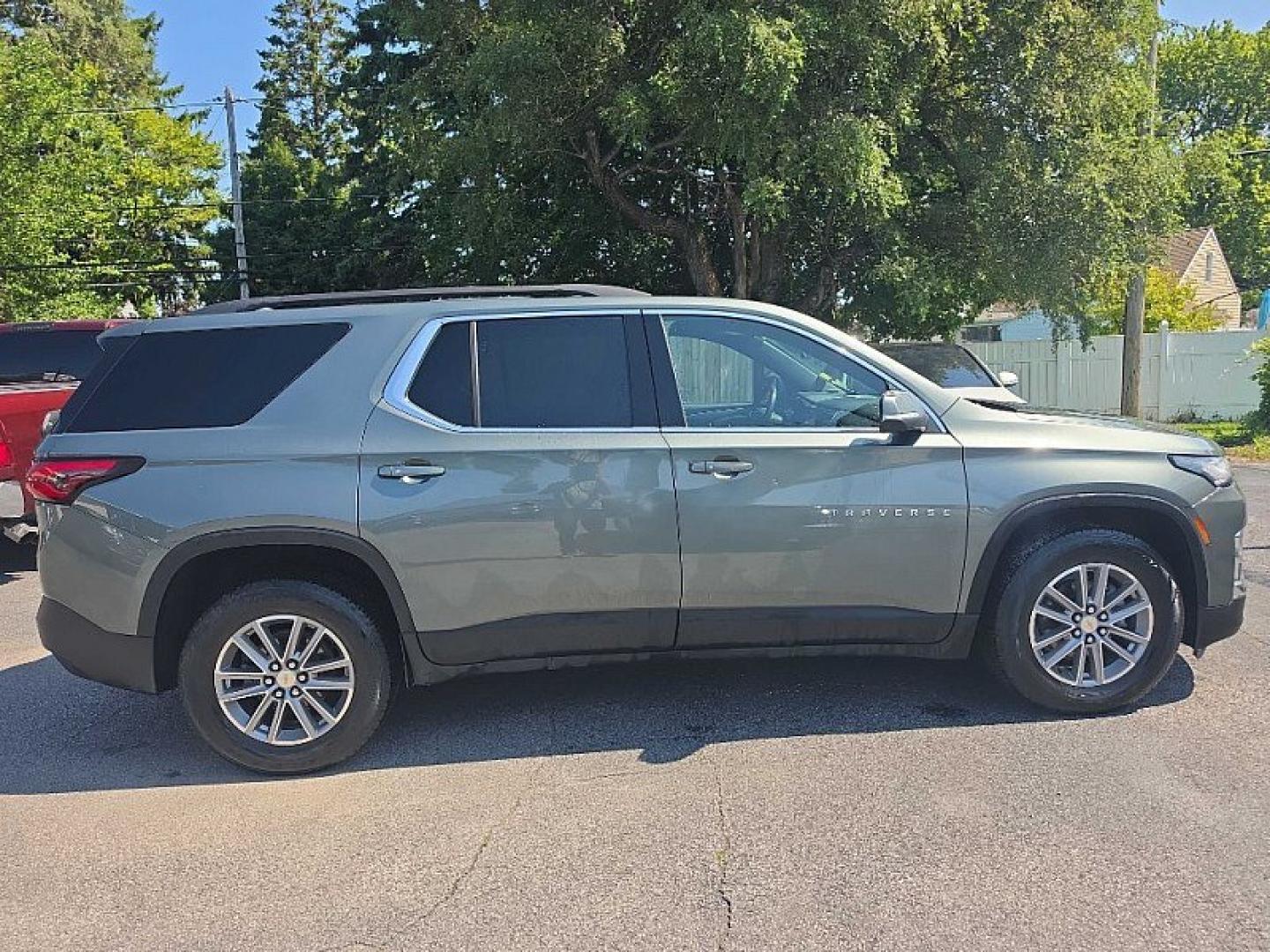 2022 GREEN /BLACK Chevrolet Traverse LT Cloth AWD (1GNEVGKW9NJ) with an 3.6L V6 DOHC 24V engine, 9A transmission, located at 3304 Woodville Road, Northwood, OH, 43619, (419) 210-8019, 41.612694, -83.480743 - Your #1 Destination for Auto Loans and mdash;No Matter Your Credit!At our dealership, we believe everyone deserves the opportunity to drive their dream car and mdash;whether you have good credit, bad credit, or no credit at all. With a wide selection of hundreds of cars, trucks, and SUVs, you'll fin- Photo#5