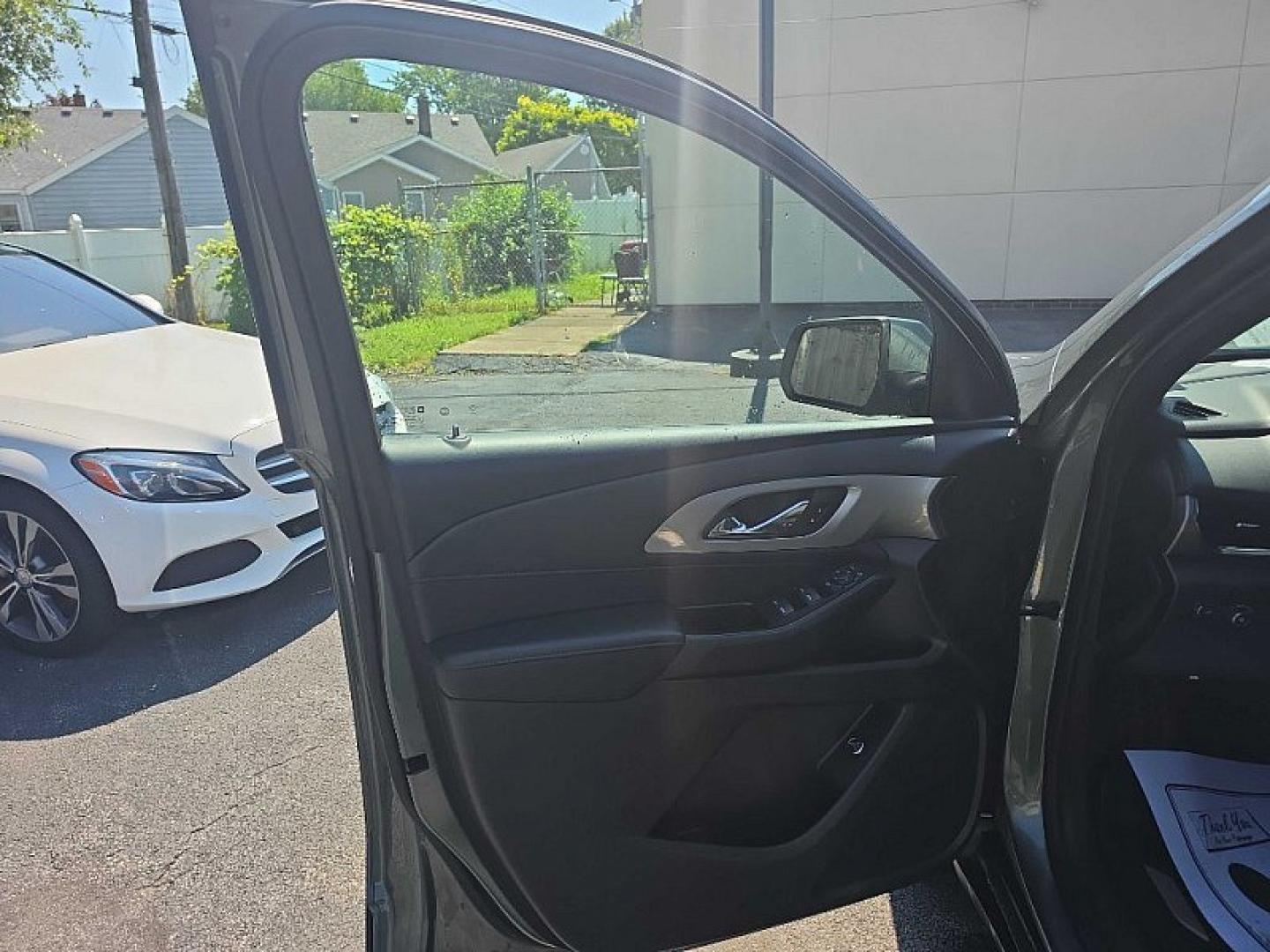 2022 GREEN /BLACK Chevrolet Traverse LT Cloth AWD (1GNEVGKW9NJ) with an 3.6L V6 DOHC 24V engine, 9A transmission, located at 3304 Woodville Road, Northwood, OH, 43619, (419) 210-8019, 41.612694, -83.480743 - Your #1 Destination for Auto Loans and mdash;No Matter Your Credit!At our dealership, we believe everyone deserves the opportunity to drive their dream car and mdash;whether you have good credit, bad credit, or no credit at all. With a wide selection of hundreds of cars, trucks, and SUVs, you'll fin- Photo#8