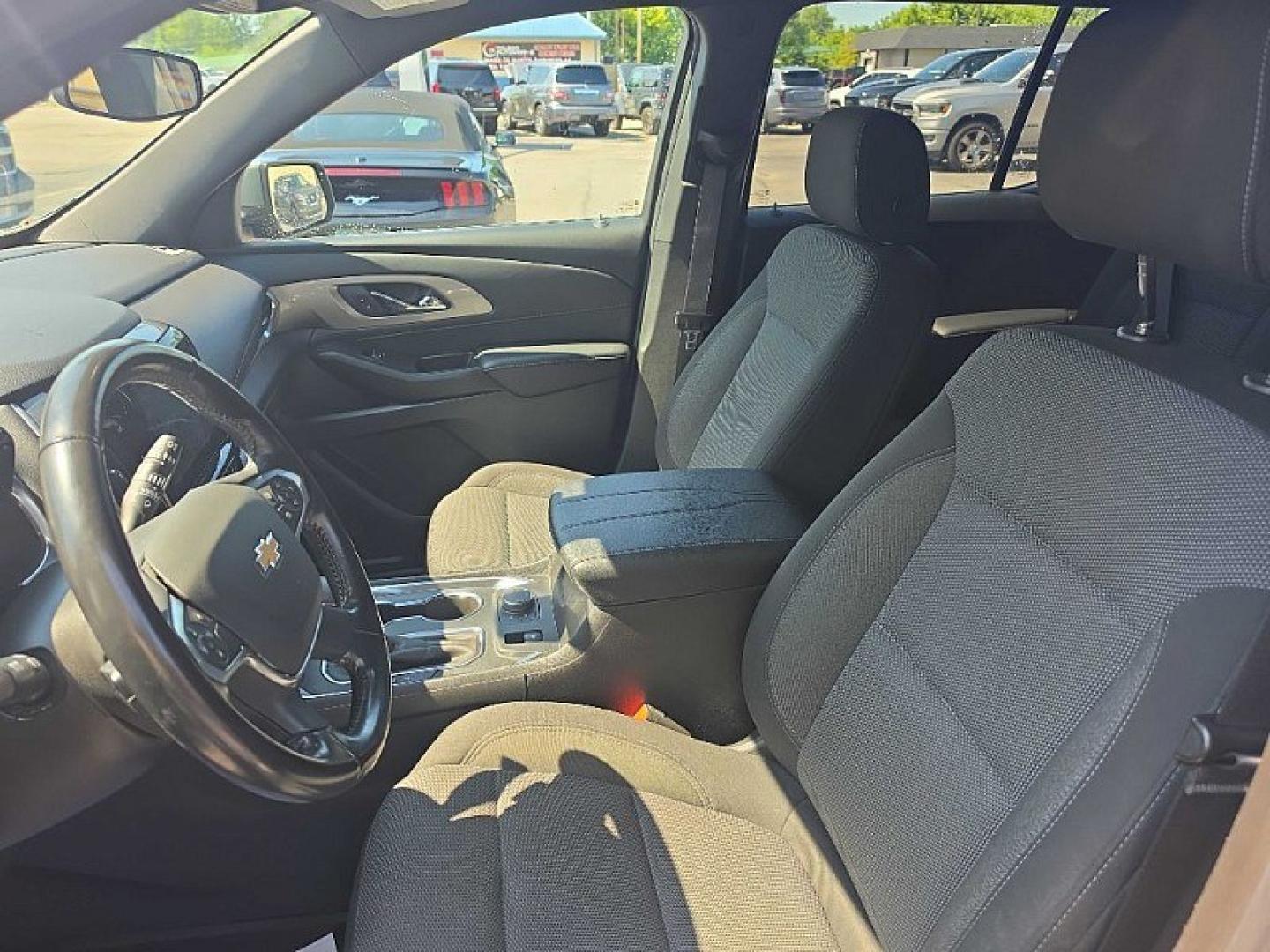 2022 GREEN /BLACK Chevrolet Traverse LT Cloth AWD (1GNEVGKW9NJ) with an 3.6L V6 DOHC 24V engine, 9A transmission, located at 3304 Woodville Road, Northwood, OH, 43619, (419) 210-8019, 41.612694, -83.480743 - Your #1 Destination for Auto Loans and mdash;No Matter Your Credit!At our dealership, we believe everyone deserves the opportunity to drive their dream car and mdash;whether you have good credit, bad credit, or no credit at all. With a wide selection of hundreds of cars, trucks, and SUVs, you'll fin- Photo#9
