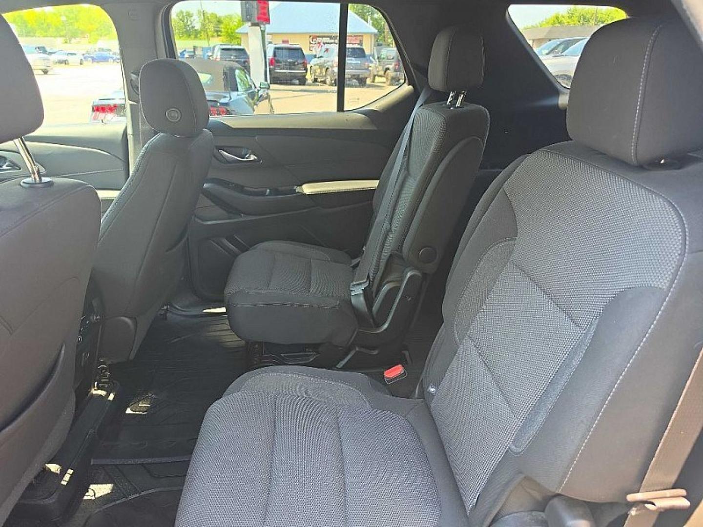 2022 GREEN /BLACK Chevrolet Traverse LT Cloth AWD (1GNEVGKW9NJ) with an 3.6L V6 DOHC 24V engine, 9A transmission, located at 3304 Woodville Road, Northwood, OH, 43619, (419) 210-8019, 41.612694, -83.480743 - Your #1 Destination for Auto Loans and mdash;No Matter Your Credit!At our dealership, we believe everyone deserves the opportunity to drive their dream car and mdash;whether you have good credit, bad credit, or no credit at all. With a wide selection of hundreds of cars, trucks, and SUVs, you'll fin- Photo#11