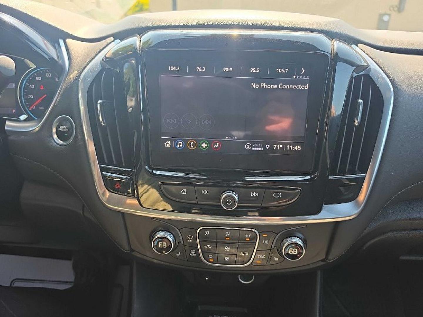 2022 GREEN /BLACK Chevrolet Traverse LT Cloth AWD (1GNEVGKW9NJ) with an 3.6L V6 DOHC 24V engine, 9A transmission, located at 3304 Woodville Road, Northwood, OH, 43619, (419) 210-8019, 41.612694, -83.480743 - Your #1 Destination for Auto Loans and mdash;No Matter Your Credit!At our dealership, we believe everyone deserves the opportunity to drive their dream car and mdash;whether you have good credit, bad credit, or no credit at all. With a wide selection of hundreds of cars, trucks, and SUVs, you'll fin- Photo#22