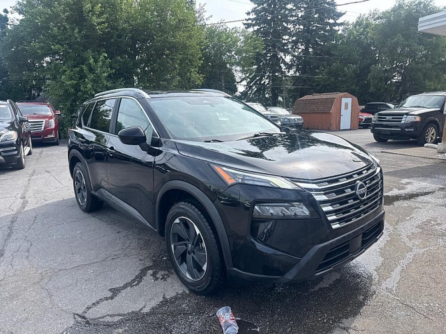 2024 BLACK /BLACK Nissan Rogue SV AWD (5N1BT3BB6RC) with an 2.5L L4 DOHC 16V engine, CVT transmission, located at 3304 Woodville Road, Northwood, OH, 43619, (419) 210-8019, 41.612694, -83.480743 - Your #1 Destination for Auto Loans and mdash;No Matter Your Credit!At our dealership, we believe everyone deserves the opportunity to drive their dream car and mdash;whether you have good credit, bad credit, or no credit at all. With a wide selection of hundreds of cars, trucks, and SUVs, you'll fin- Photo#6