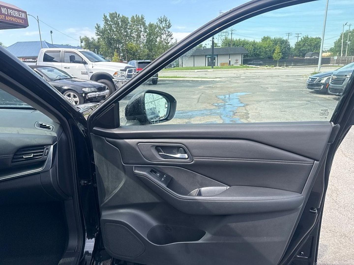 2024 BLACK /BLACK Nissan Rogue SV AWD (5N1BT3BB6RC) with an 2.5L L4 DOHC 16V engine, CVT transmission, located at 3304 Woodville Road, Northwood, OH, 43619, (419) 210-8019, 41.612694, -83.480743 - Your #1 Destination for Auto Loans and mdash;No Matter Your Credit!At our dealership, we believe everyone deserves the opportunity to drive their dream car and mdash;whether you have good credit, bad credit, or no credit at all. With a wide selection of hundreds of cars, trucks, and SUVs, you'll fin- Photo#15