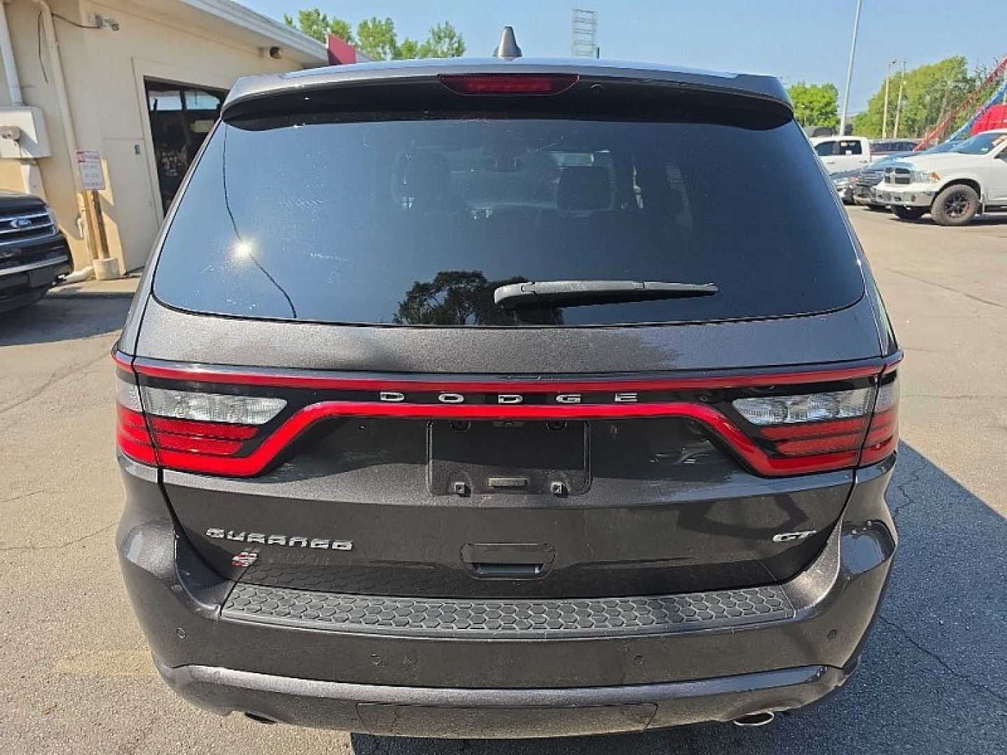 2020 GRAY /BLACK Dodge Durango GT AWD (1C4RDJDG2LC) with an 3.6L V6 DOHC 24V engine, 8A transmission, located at 3304 Woodville Road, Northwood, OH, 43619, (419) 210-8019, 41.612694, -83.480743 - Your #1 Destination for Auto Loans and mdash;No Matter Your Credit!At our dealership, we believe everyone deserves the opportunity to drive their dream car and mdash;whether you have good credit, bad credit, or no credit at all. With a wide selection of hundreds of cars, trucks, and SUVs, you'll fin- Photo#5