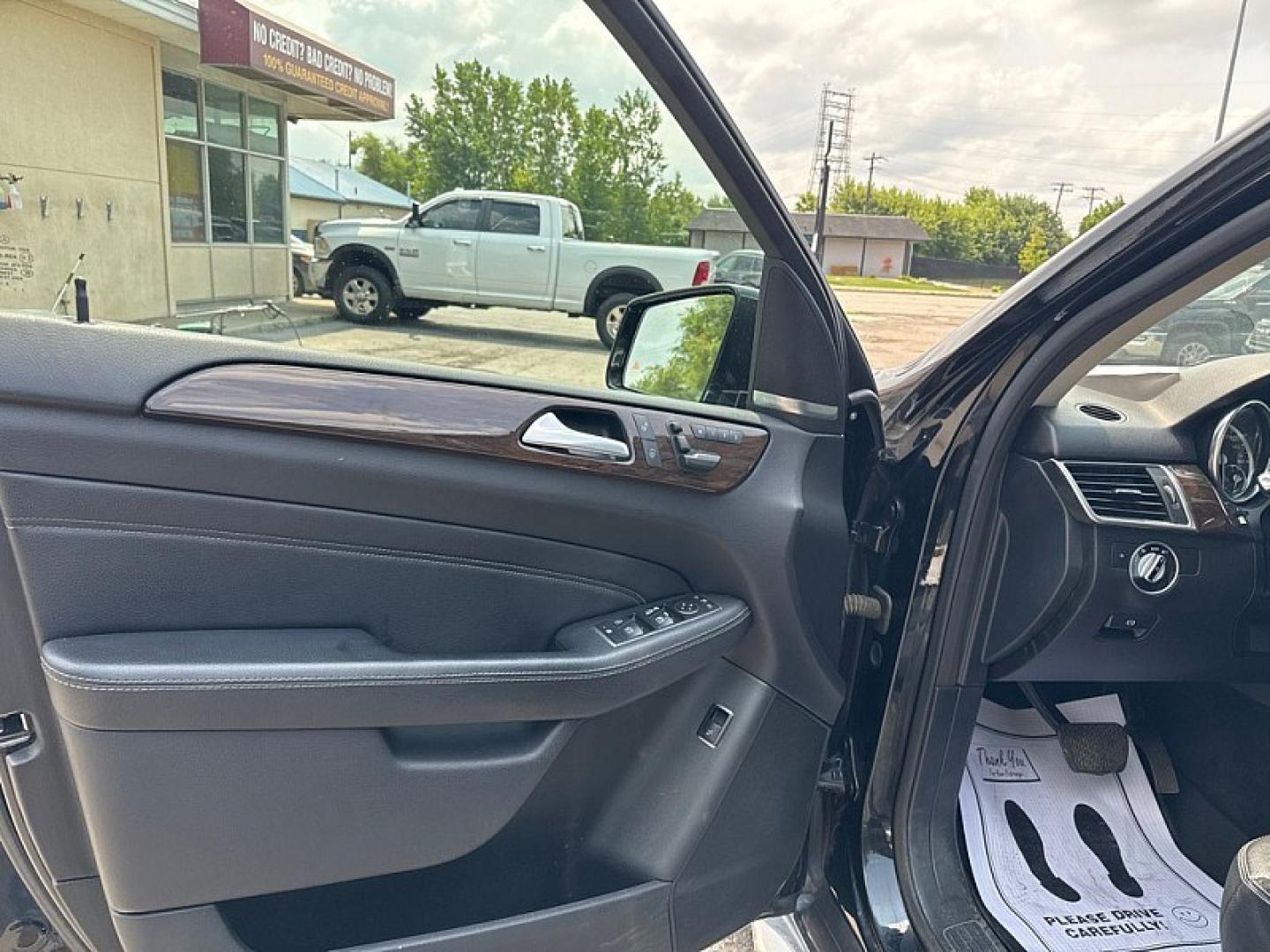 2015 BLACK /BLACK Mercedes-Benz M-Class ML350 4MATIC (4JGDA5HB4FA) with an 3.5L V6 DOHC 24V engine, 7-Speed Automatic transmission, located at 3304 Woodville Road, Northwood, OH, 43619, (419) 210-8019, 41.612694, -83.480743 - Your #1 Destination for Auto Loans and mdash;No Matter Your Credit!At our dealership, we believe everyone deserves the opportunity to drive their dream car and mdash;whether you have good credit, bad credit, or no credit at all. With a wide selection of hundreds of cars, trucks, and SUVs, you'll fin- Photo#8