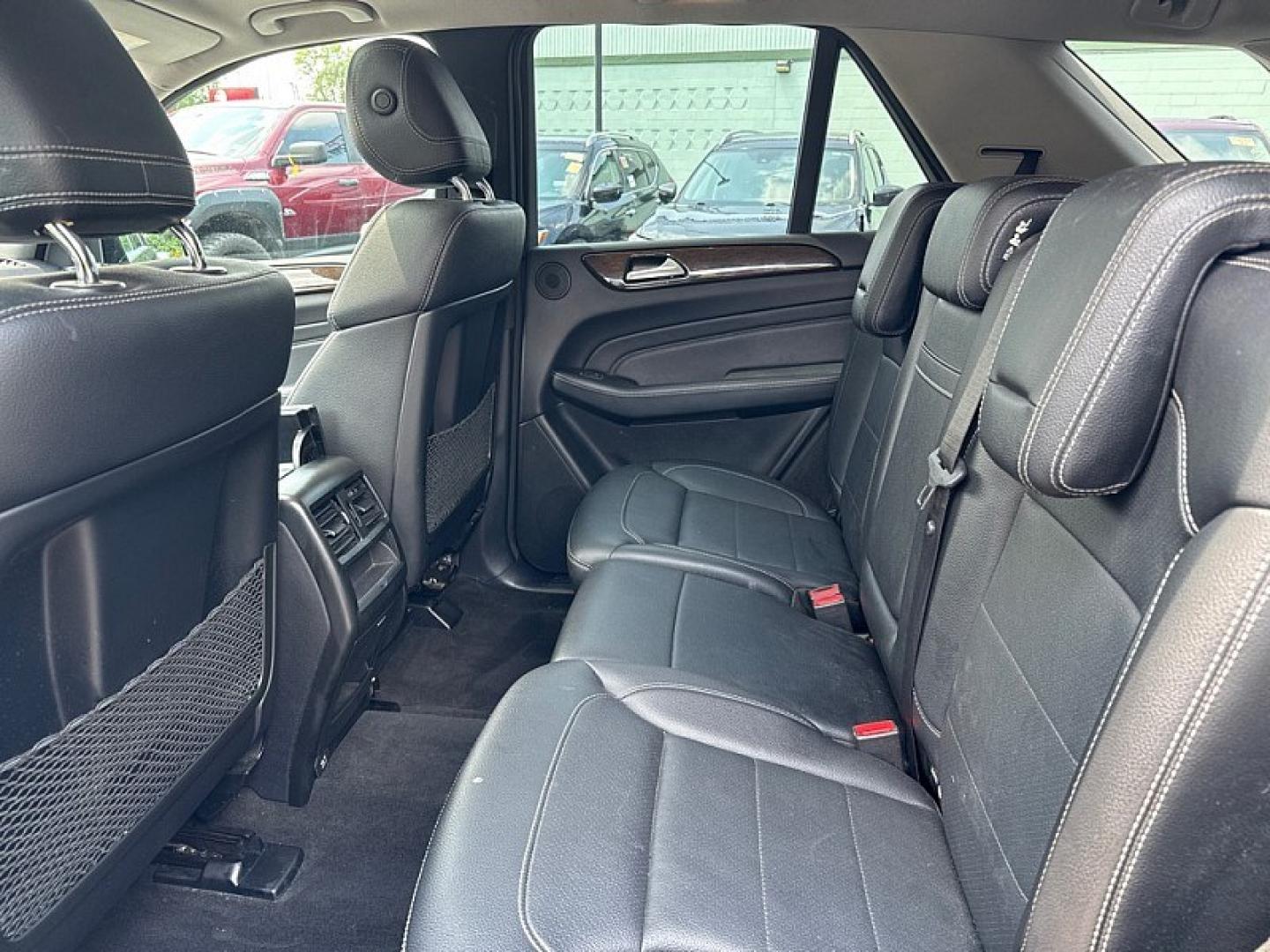 2015 BLACK /BLACK Mercedes-Benz M-Class ML350 4MATIC (4JGDA5HB4FA) with an 3.5L V6 DOHC 24V engine, 7-Speed Automatic transmission, located at 3304 Woodville Road, Northwood, OH, 43619, (419) 210-8019, 41.612694, -83.480743 - Your #1 Destination for Auto Loans and mdash;No Matter Your Credit!At our dealership, we believe everyone deserves the opportunity to drive their dream car and mdash;whether you have good credit, bad credit, or no credit at all. With a wide selection of hundreds of cars, trucks, and SUVs, you'll fin- Photo#11