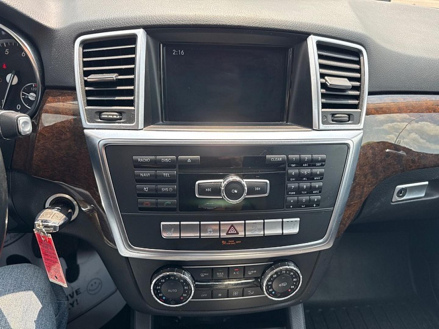 2015 BLACK /BLACK Mercedes-Benz M-Class ML350 4MATIC (4JGDA5HB4FA) with an 3.5L V6 DOHC 24V engine, 7-Speed Automatic transmission, located at 3304 Woodville Road, Northwood, OH, 43619, (419) 210-8019, 41.612694, -83.480743 - Your #1 Destination for Auto Loans and mdash;No Matter Your Credit!At our dealership, we believe everyone deserves the opportunity to drive their dream car and mdash;whether you have good credit, bad credit, or no credit at all. With a wide selection of hundreds of cars, trucks, and SUVs, you'll fin- Photo#20