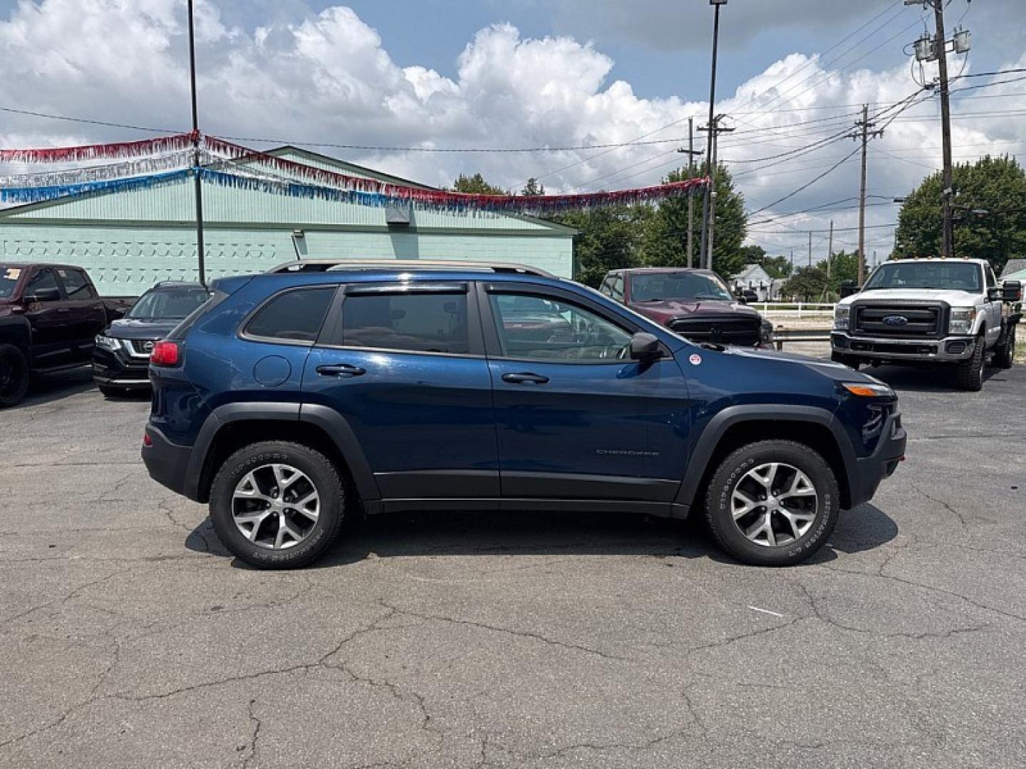 2018 BLUE /BLACK Jeep Cherokee Trailhawk 4WD (1C4PJMBBXJD) with an 2.4L L4 DOHC 16V engine, 9A transmission, located at 3304 Woodville Road, Northwood, OH, 43619, (419) 210-8019, 41.612694, -83.480743 - Your #1 Destination for Auto Loans and mdash;No Matter Your Credit!At our dealership, we believe everyone deserves the opportunity to drive their dream car and mdash;whether you have good credit, bad credit, or no credit at all. With a wide selection of hundreds of cars, trucks, and SUVs, you'll fin- Photo#5