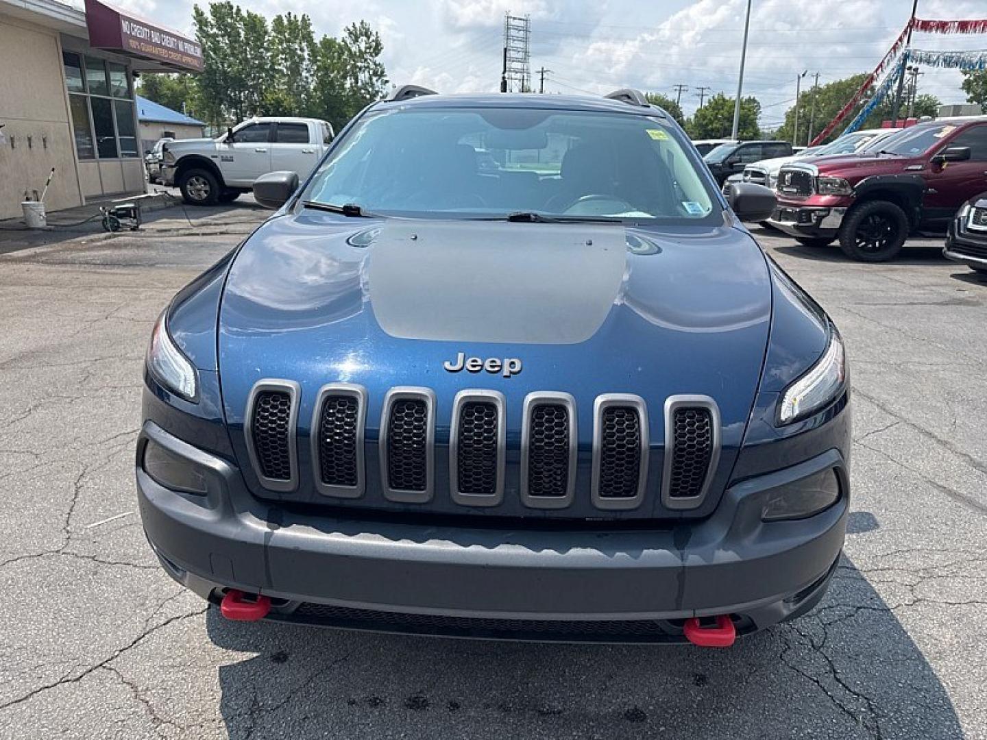 2018 BLUE /BLACK Jeep Cherokee Trailhawk 4WD (1C4PJMBBXJD) with an 2.4L L4 DOHC 16V engine, 9A transmission, located at 3304 Woodville Road, Northwood, OH, 43619, (419) 210-8019, 41.612694, -83.480743 - Your #1 Destination for Auto Loans and mdash;No Matter Your Credit!At our dealership, we believe everyone deserves the opportunity to drive their dream car and mdash;whether you have good credit, bad credit, or no credit at all. With a wide selection of hundreds of cars, trucks, and SUVs, you'll fin- Photo#7