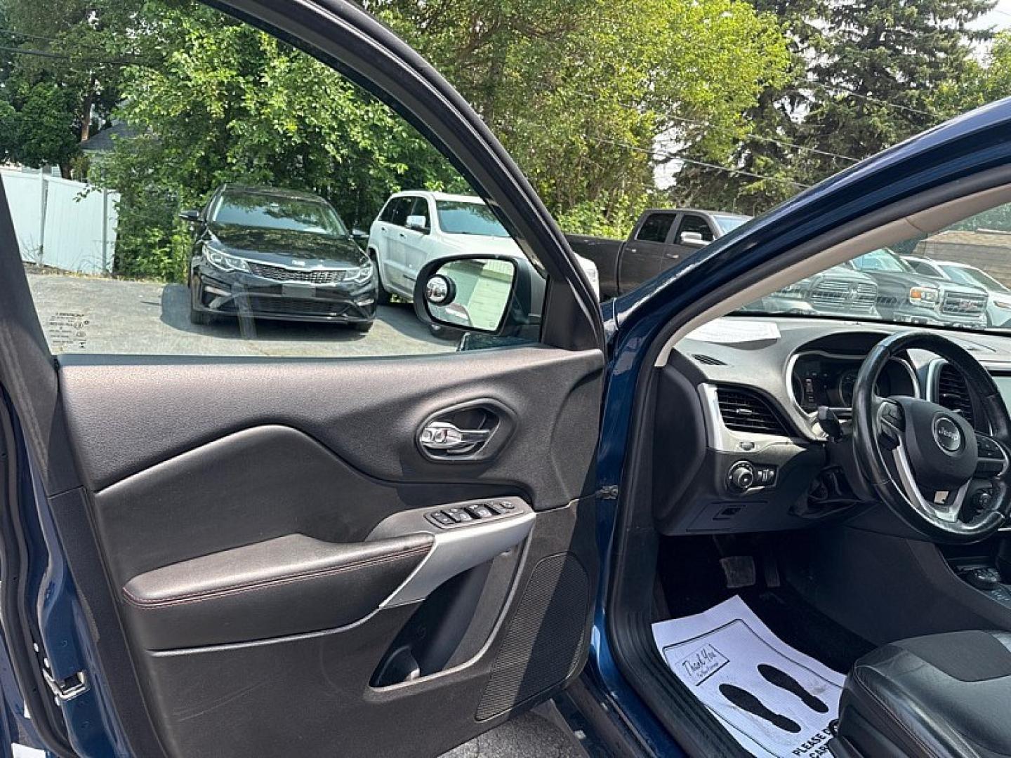2018 BLUE /BLACK Jeep Cherokee Trailhawk 4WD (1C4PJMBBXJD) with an 2.4L L4 DOHC 16V engine, 9A transmission, located at 3304 Woodville Road, Northwood, OH, 43619, (419) 210-8019, 41.612694, -83.480743 - Your #1 Destination for Auto Loans and mdash;No Matter Your Credit!At our dealership, we believe everyone deserves the opportunity to drive their dream car and mdash;whether you have good credit, bad credit, or no credit at all. With a wide selection of hundreds of cars, trucks, and SUVs, you'll fin- Photo#8