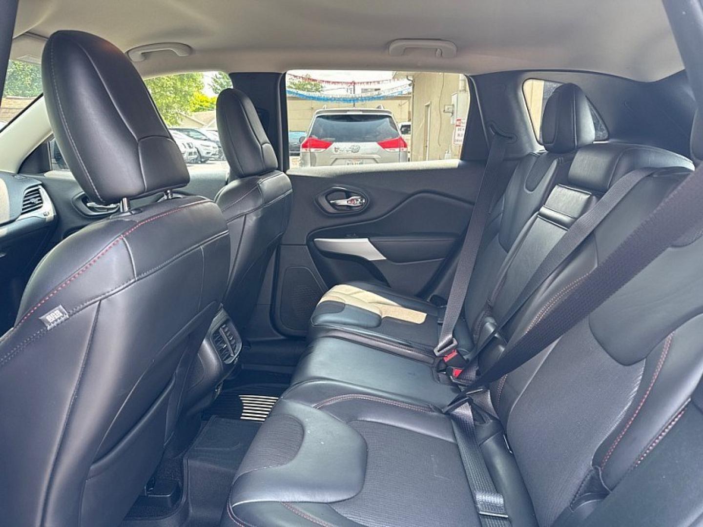 2018 BLUE /BLACK Jeep Cherokee Trailhawk 4WD (1C4PJMBBXJD) with an 2.4L L4 DOHC 16V engine, 9A transmission, located at 3304 Woodville Road, Northwood, OH, 43619, (419) 210-8019, 41.612694, -83.480743 - Your #1 Destination for Auto Loans and mdash;No Matter Your Credit!At our dealership, we believe everyone deserves the opportunity to drive their dream car and mdash;whether you have good credit, bad credit, or no credit at all. With a wide selection of hundreds of cars, trucks, and SUVs, you'll fin- Photo#11