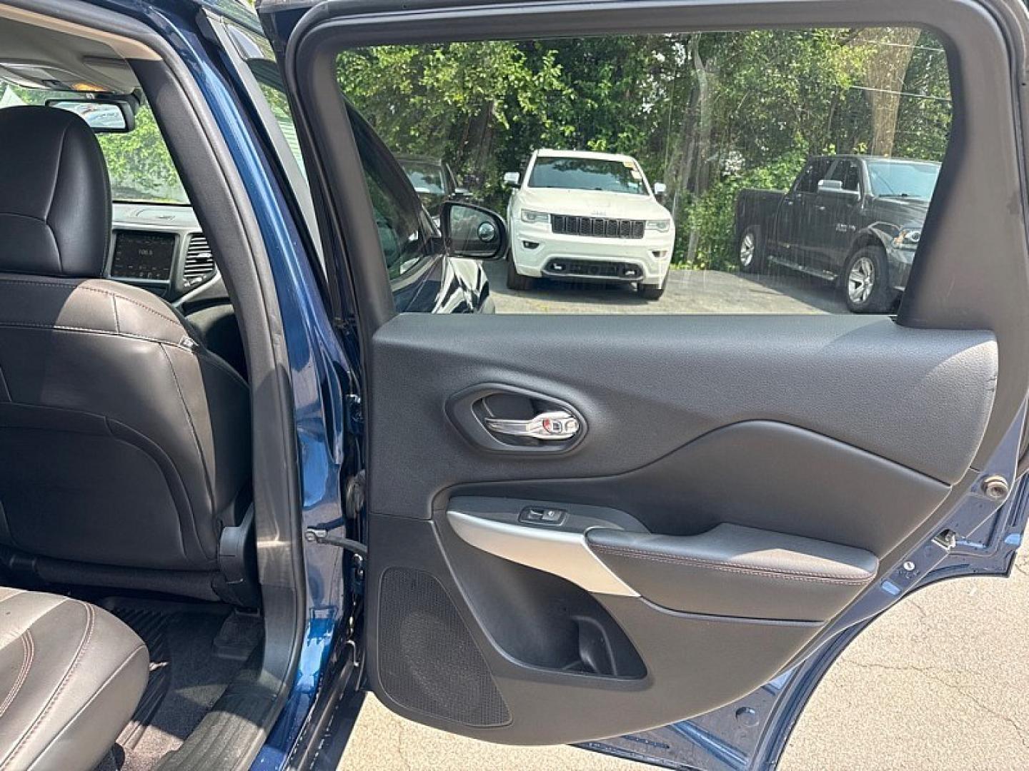 2018 BLUE /BLACK Jeep Cherokee Trailhawk 4WD (1C4PJMBBXJD) with an 2.4L L4 DOHC 16V engine, 9A transmission, located at 3304 Woodville Road, Northwood, OH, 43619, (419) 210-8019, 41.612694, -83.480743 - Your #1 Destination for Auto Loans and mdash;No Matter Your Credit!At our dealership, we believe everyone deserves the opportunity to drive their dream car and mdash;whether you have good credit, bad credit, or no credit at all. With a wide selection of hundreds of cars, trucks, and SUVs, you'll fin- Photo#13