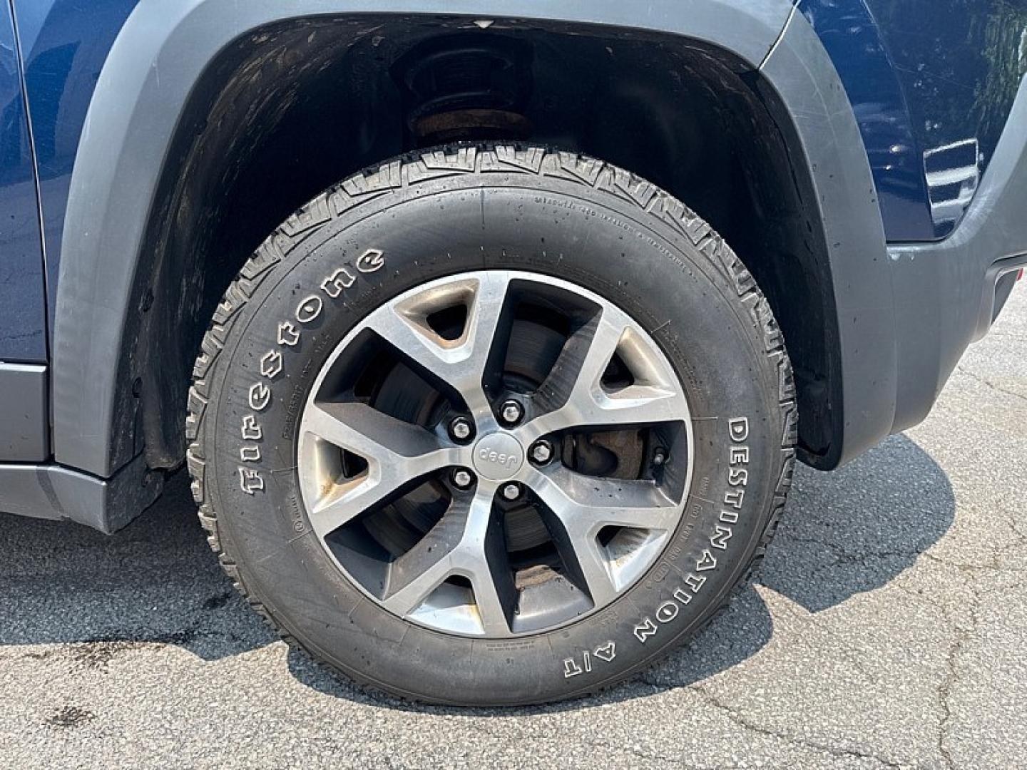 2018 BLUE /BLACK Jeep Cherokee Trailhawk 4WD (1C4PJMBBXJD) with an 2.4L L4 DOHC 16V engine, 9A transmission, located at 3304 Woodville Road, Northwood, OH, 43619, (419) 210-8019, 41.612694, -83.480743 - Your #1 Destination for Auto Loans and mdash;No Matter Your Credit!At our dealership, we believe everyone deserves the opportunity to drive their dream car and mdash;whether you have good credit, bad credit, or no credit at all. With a wide selection of hundreds of cars, trucks, and SUVs, you'll fin- Photo#17